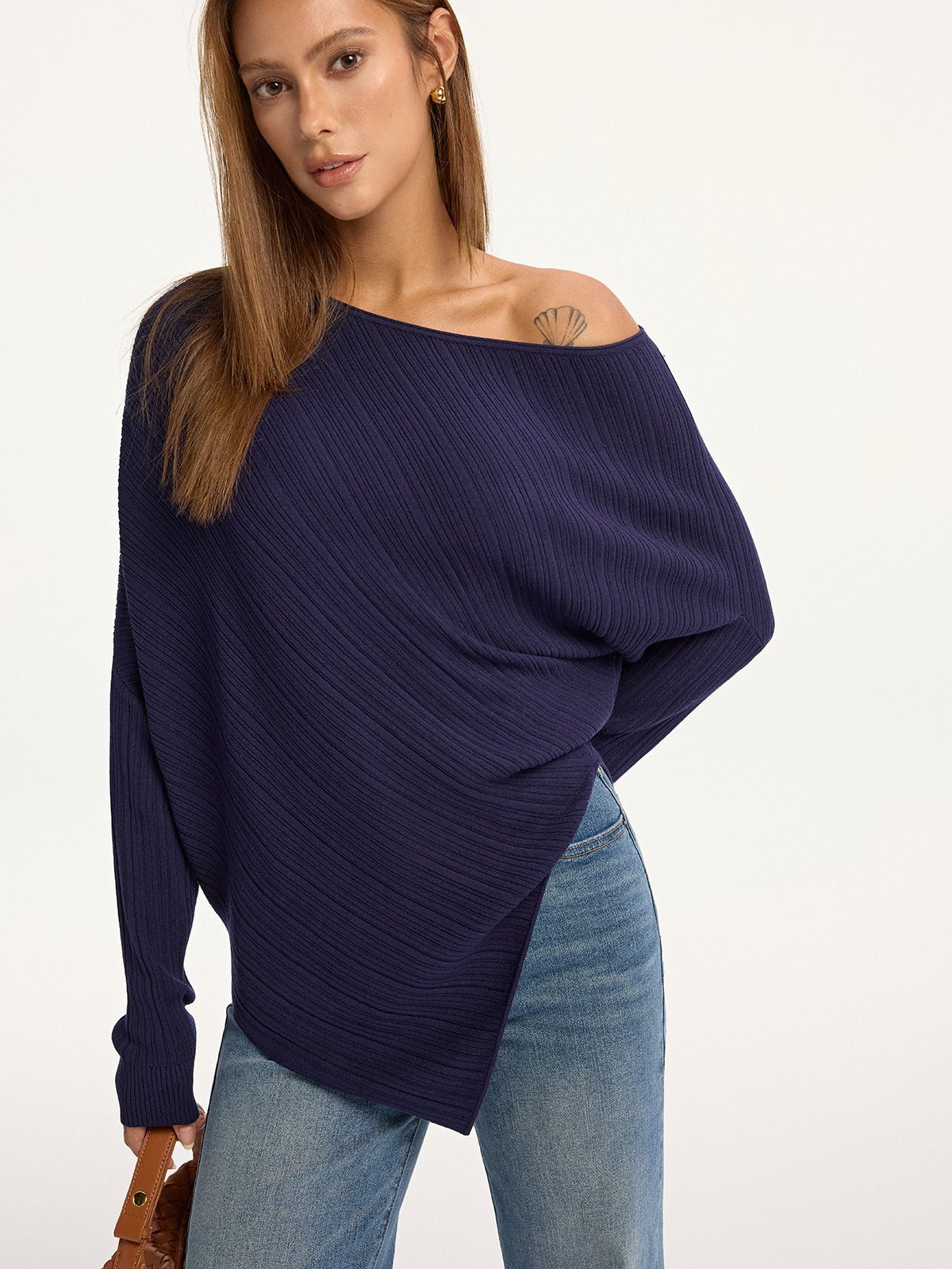 Chandail asymétrique texturé à épaules dénudées