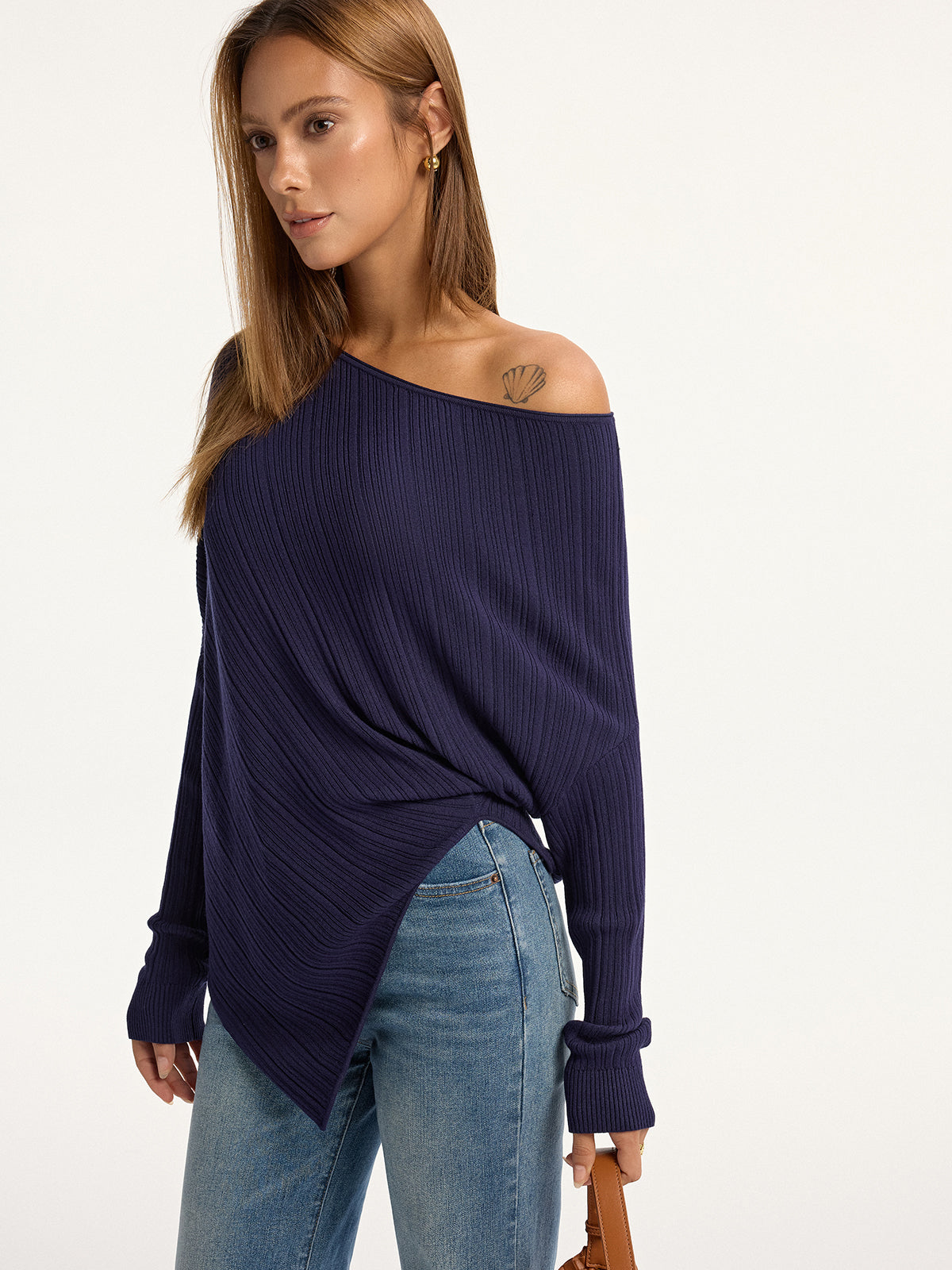 Chandail asymétrique texturé à épaules dénudées