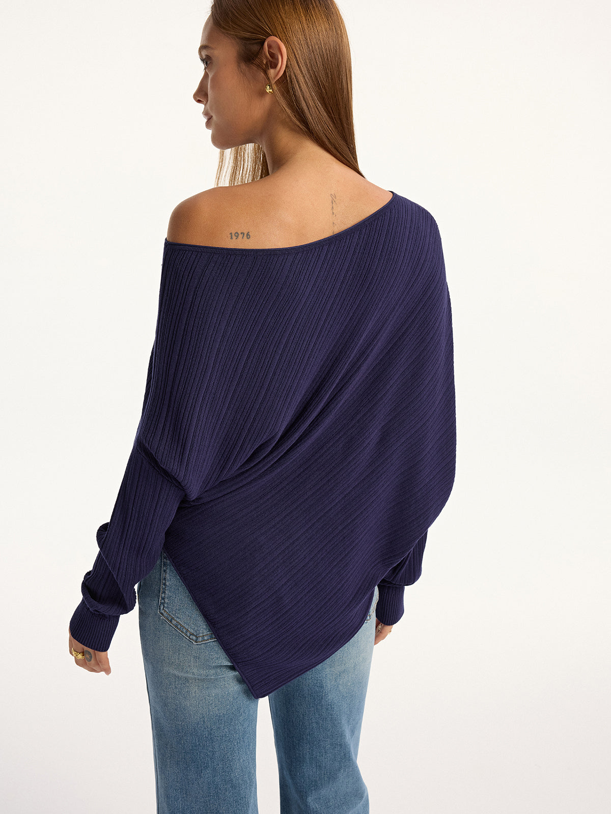 Chandail asymétrique texturé à épaules dénudées