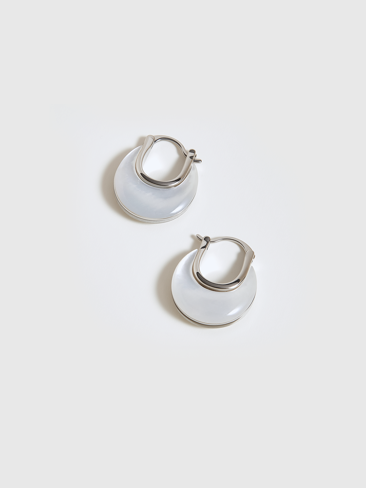Boucles d'oreilles créoles en nacre