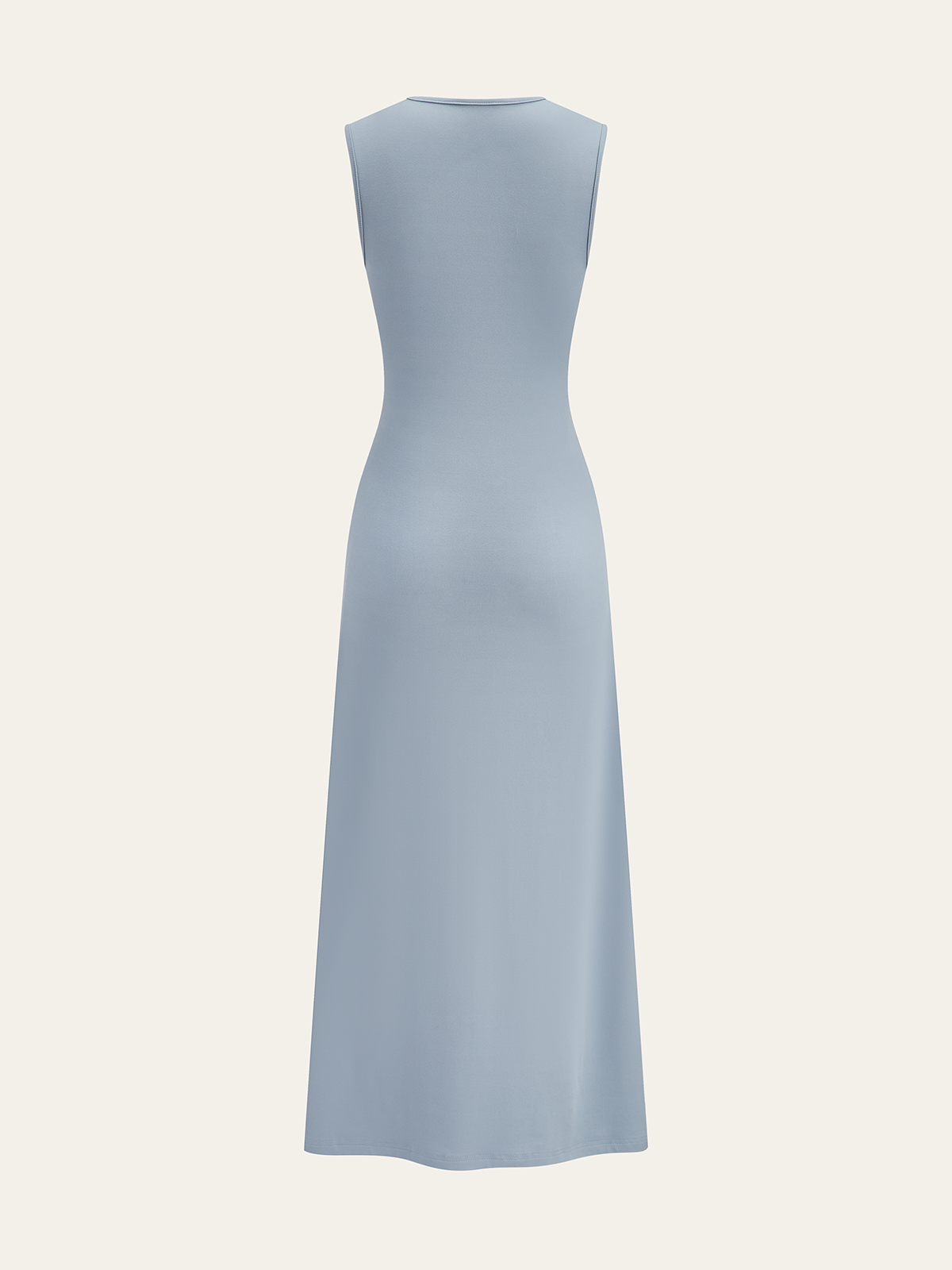 Robe longue à boucle métallique torsadée à la taille