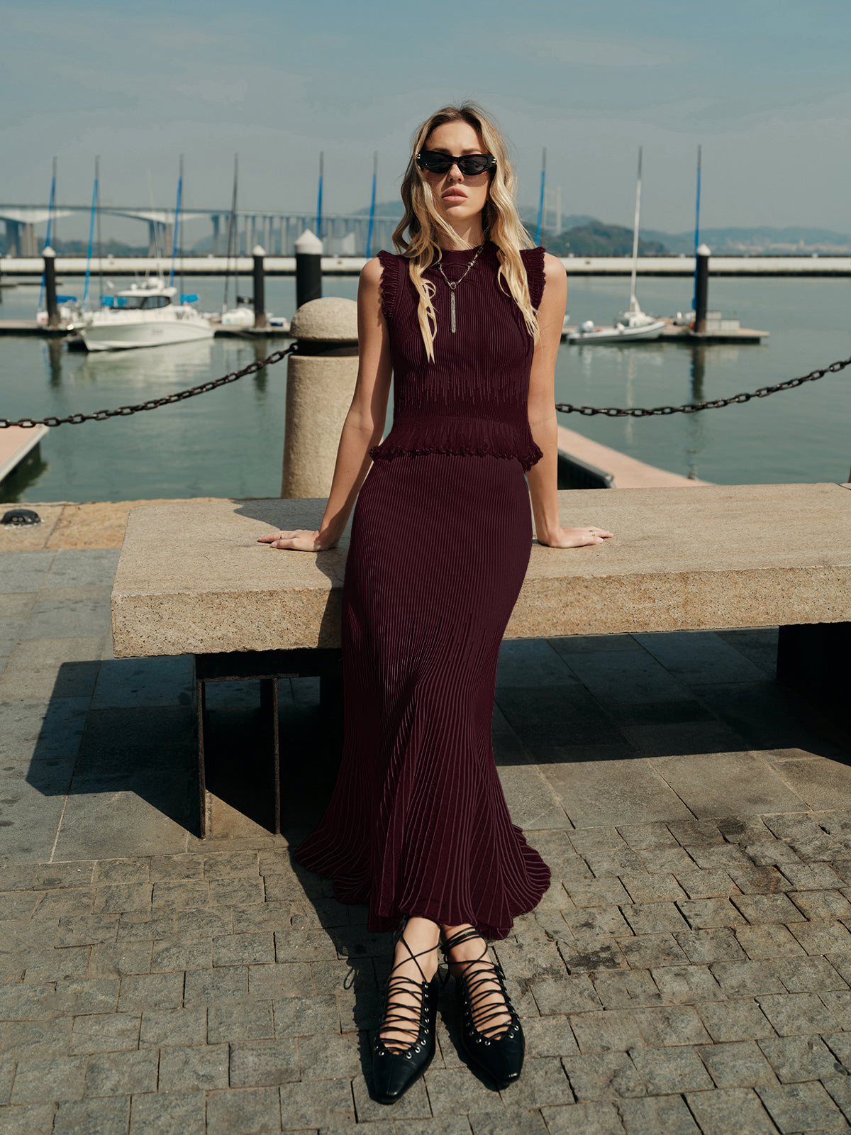 Jupe plissée à empiècements en résille