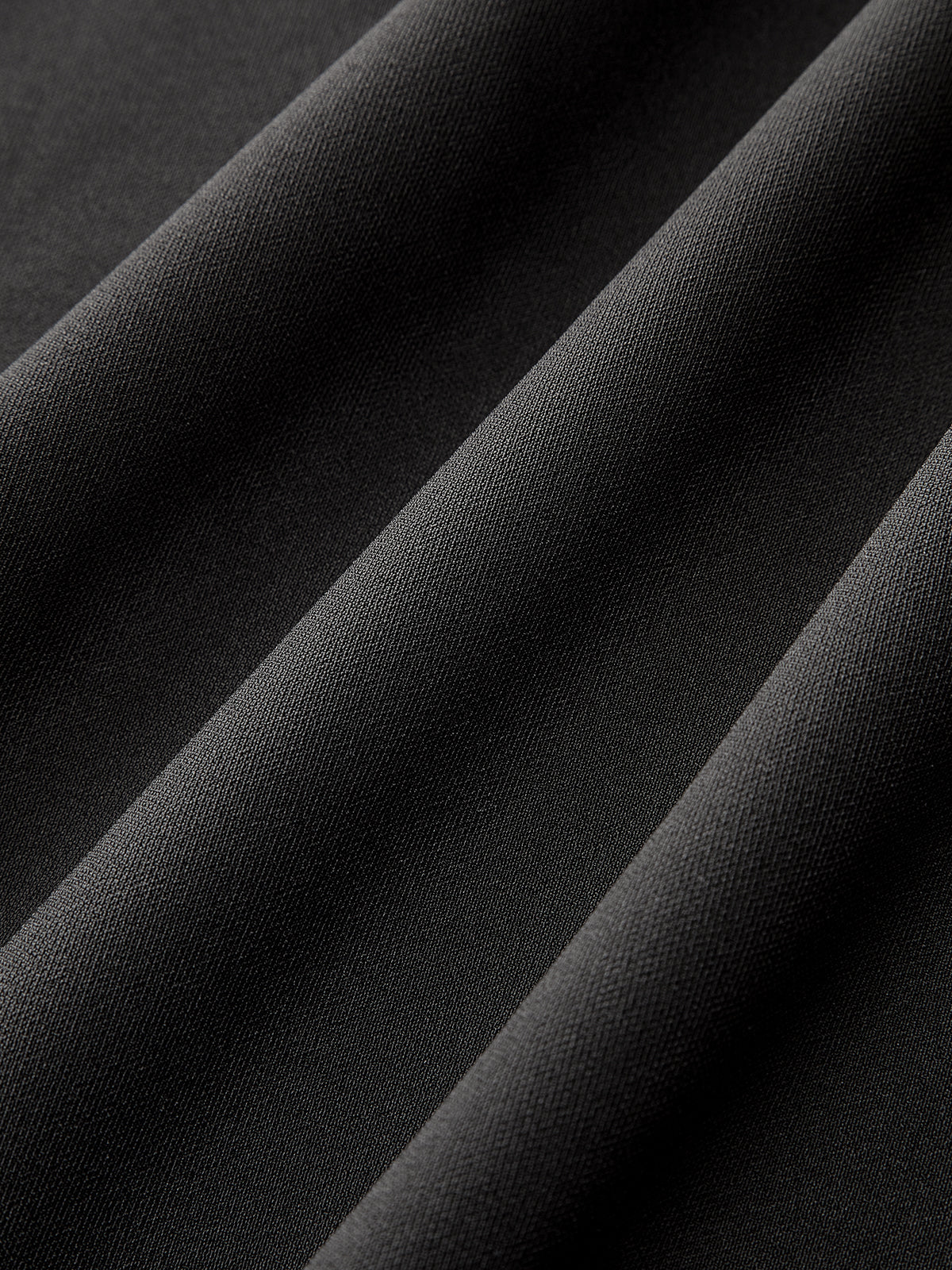 Robe longue à col contrastant et découpes