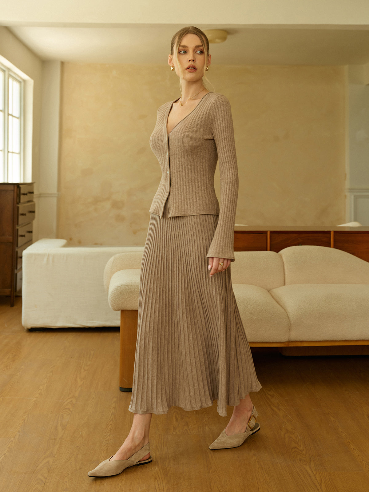 Set aus Strickjacke mit Strukturmuster und Midirock