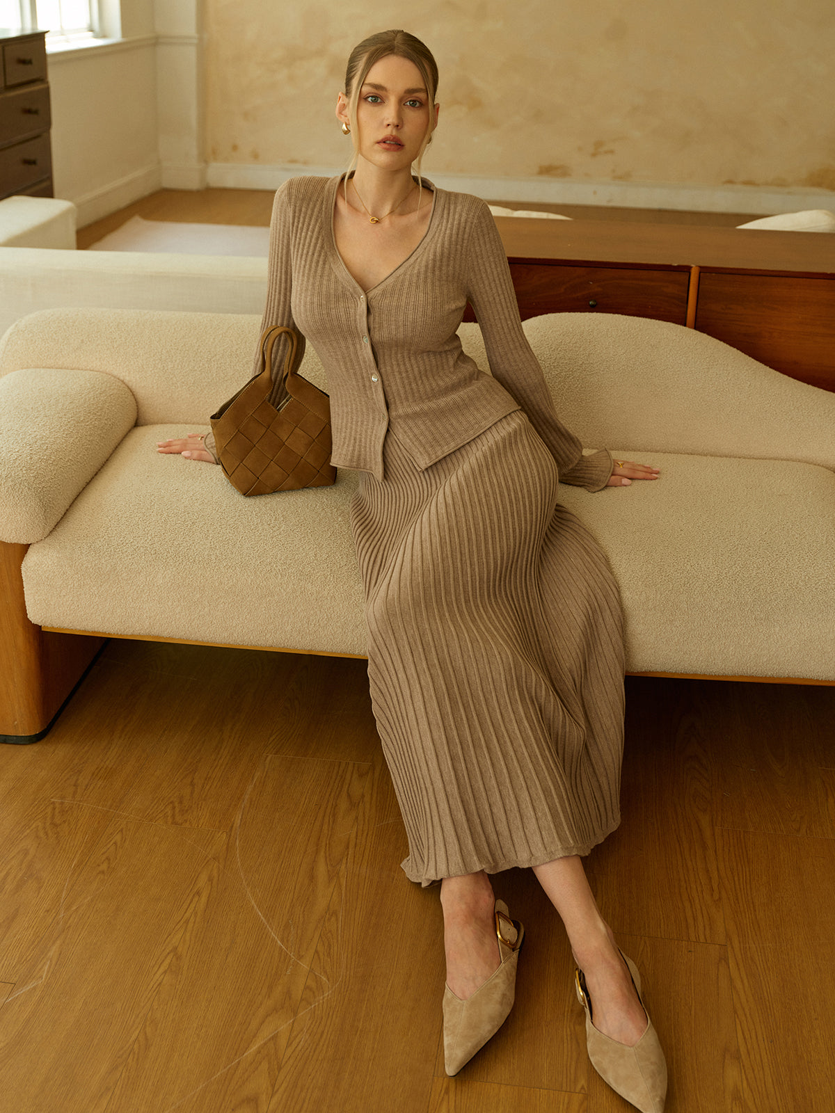 Set aus Strickjacke mit Strukturmuster und Midirock