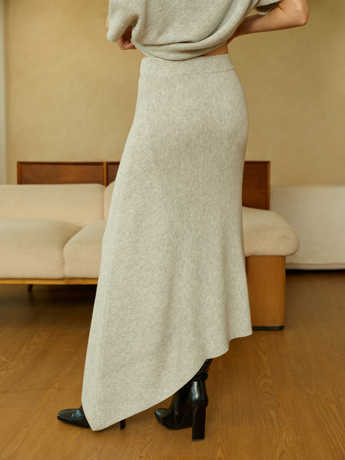 Asymmetrischer Midirock aus Wollgemisch