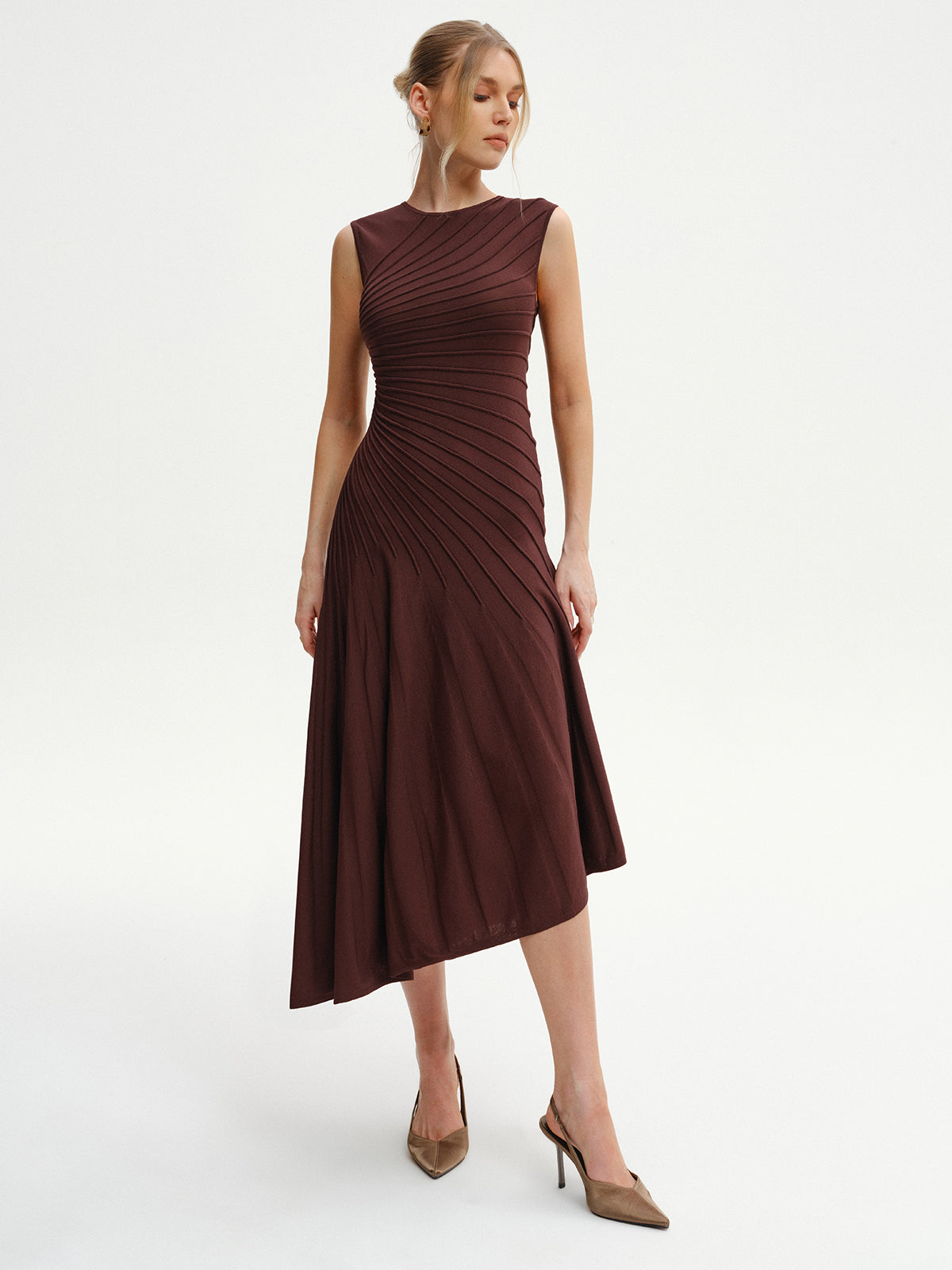 Robe-pull midi asymétrique sans manches