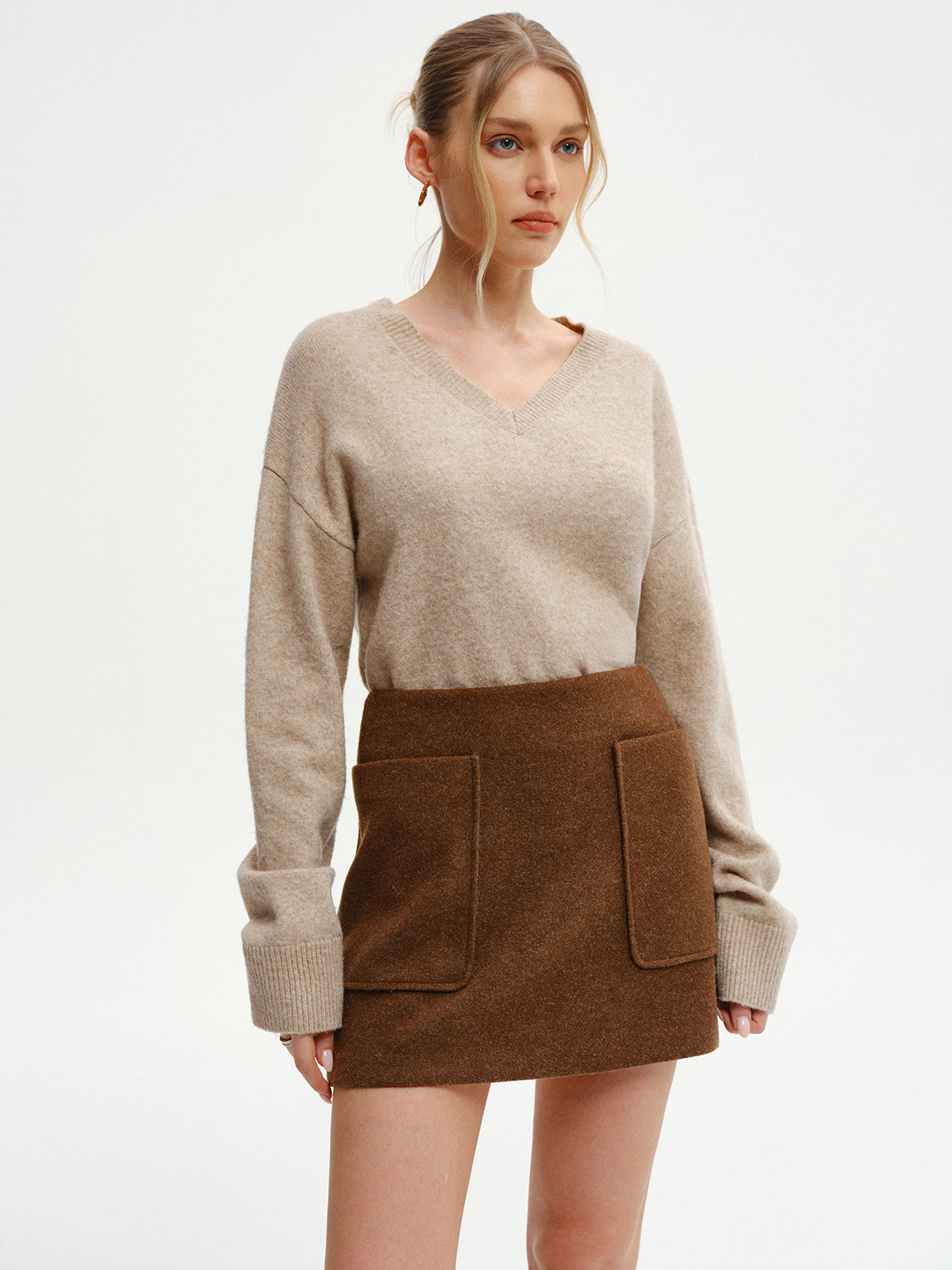 V-Ausschnitt-Pullover aus Wollmix mit seitlichem Schlitz