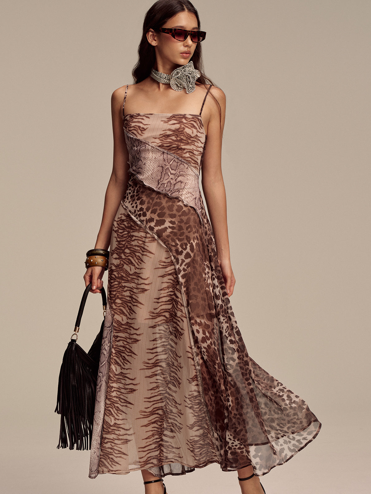 Maxikleid mit Tiermuster-Einsätzen und halbdurchsichtigem Mesh