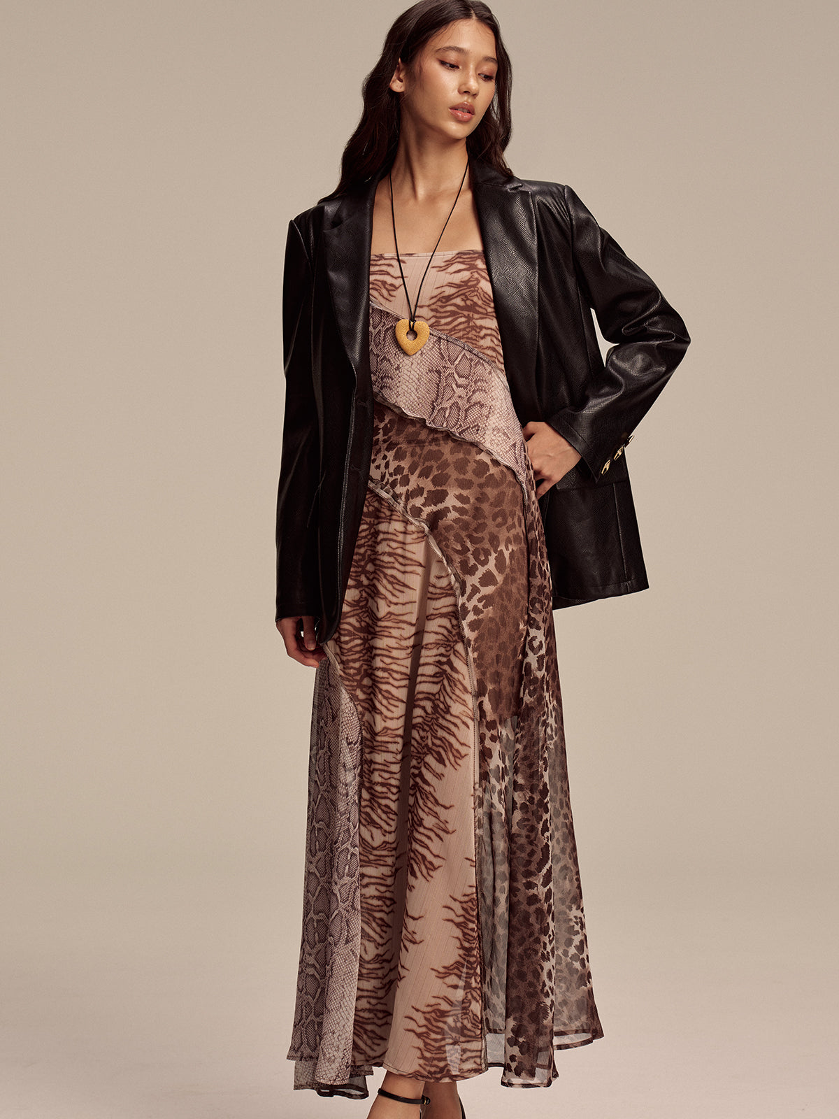 Robe longue en maille semi-transparente à empiècements imprimé animalier
