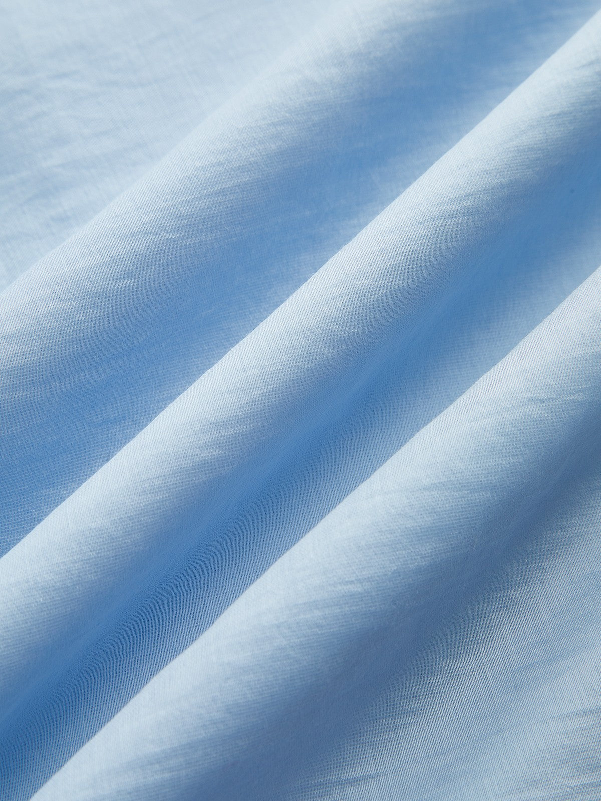 Robe longue plissée à col en V et fines bretelles