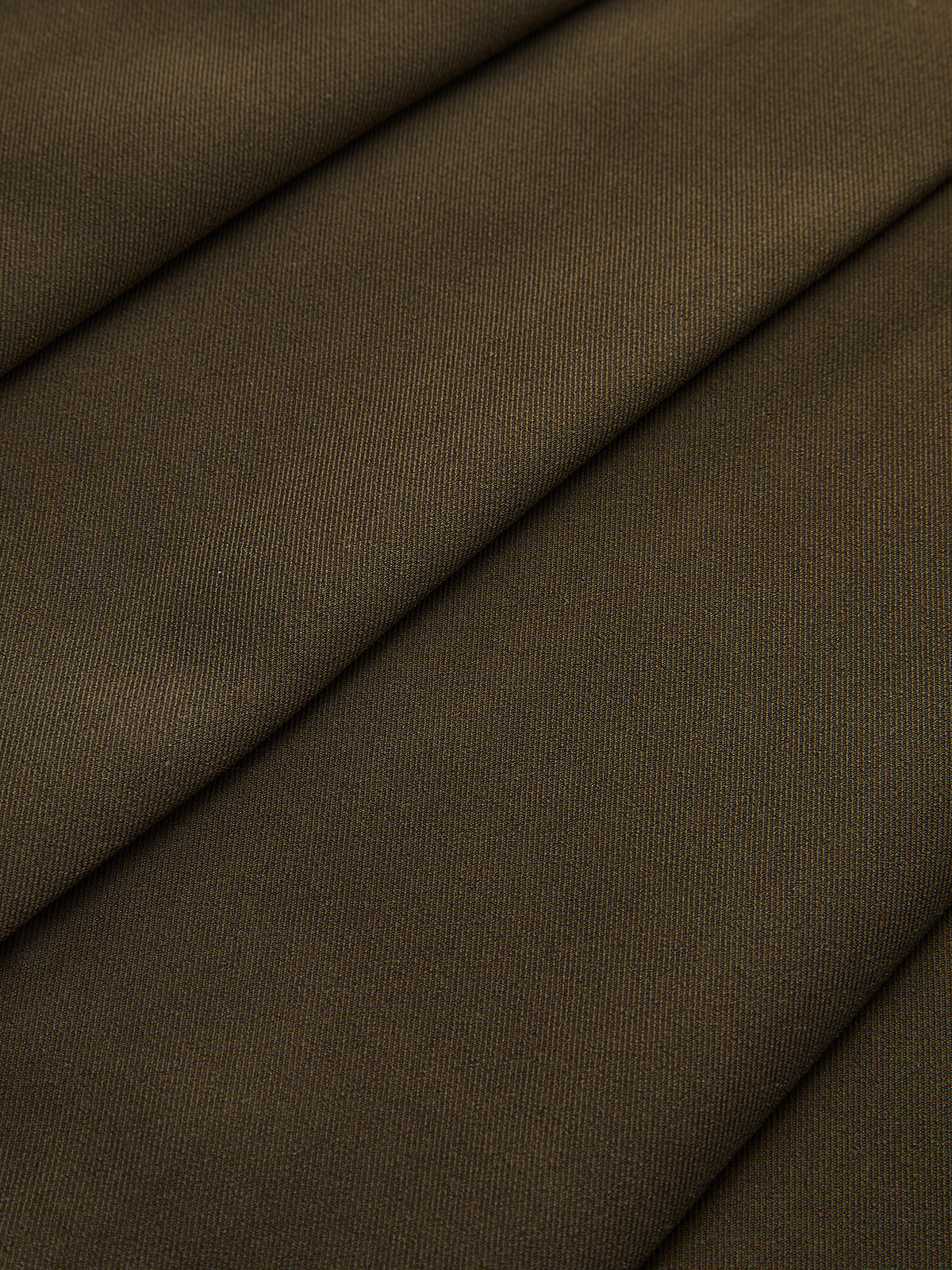 Hochtaillierter Faltenminirock mit Zierknopf