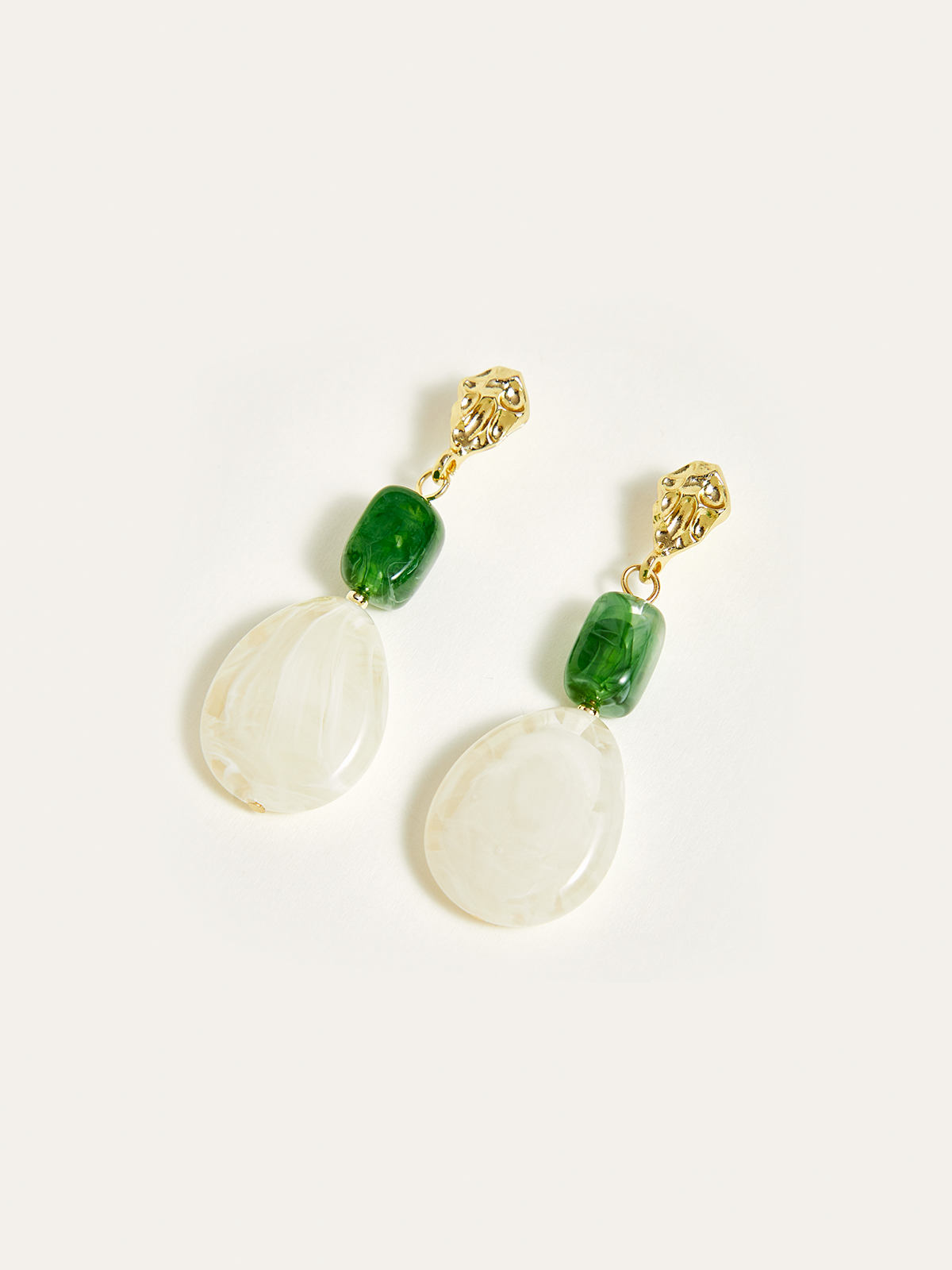 Boucles d'oreilles pendantes en résine irrégulière