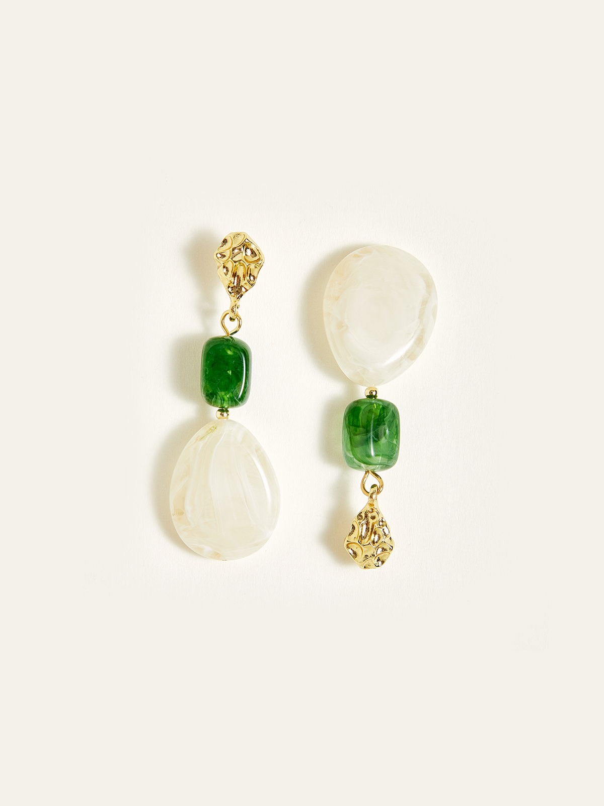 Boucles d'oreilles pendantes en résine irrégulière