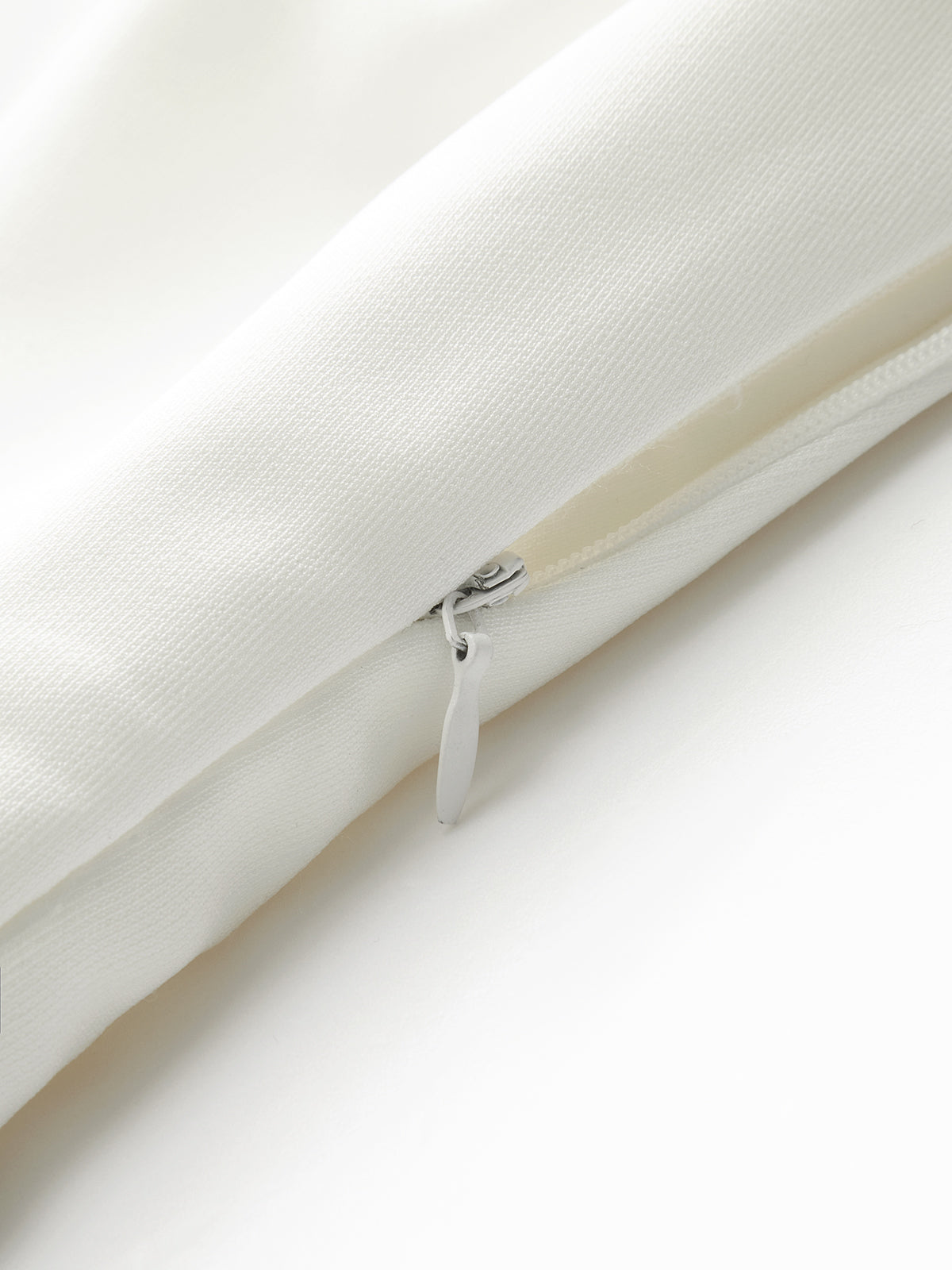 Robe évasée froncée à épaules dénudées