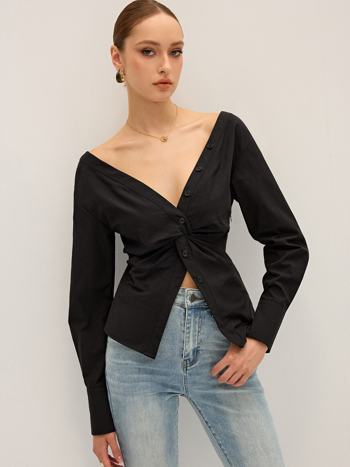 Twisted-Front-Shirt mit tiefem V-Ausschnitt