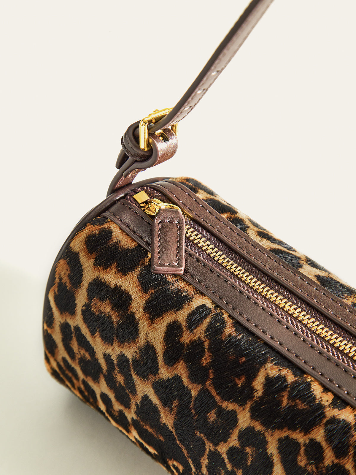 Fassförmige Tasche mit Leopardenmuster