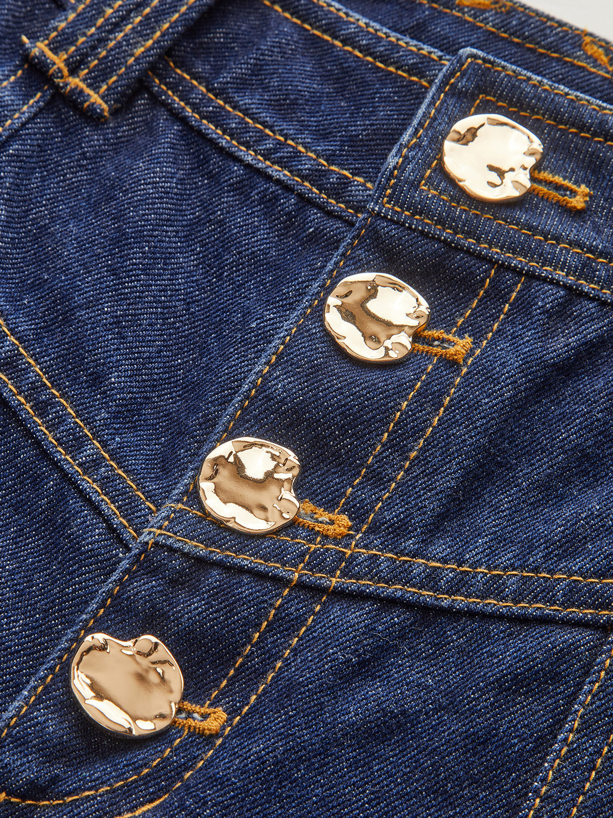 Jean taille mi-haute à jambes larges et boutons sur le devant