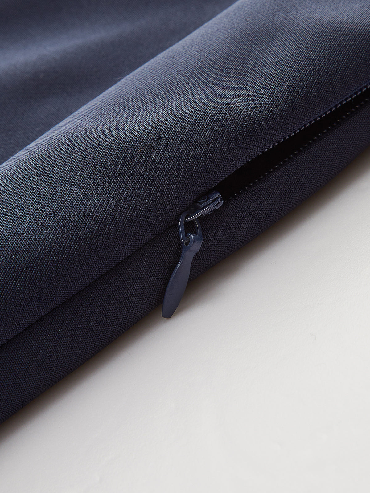 Metall-Detail Asymmetrischer Skort