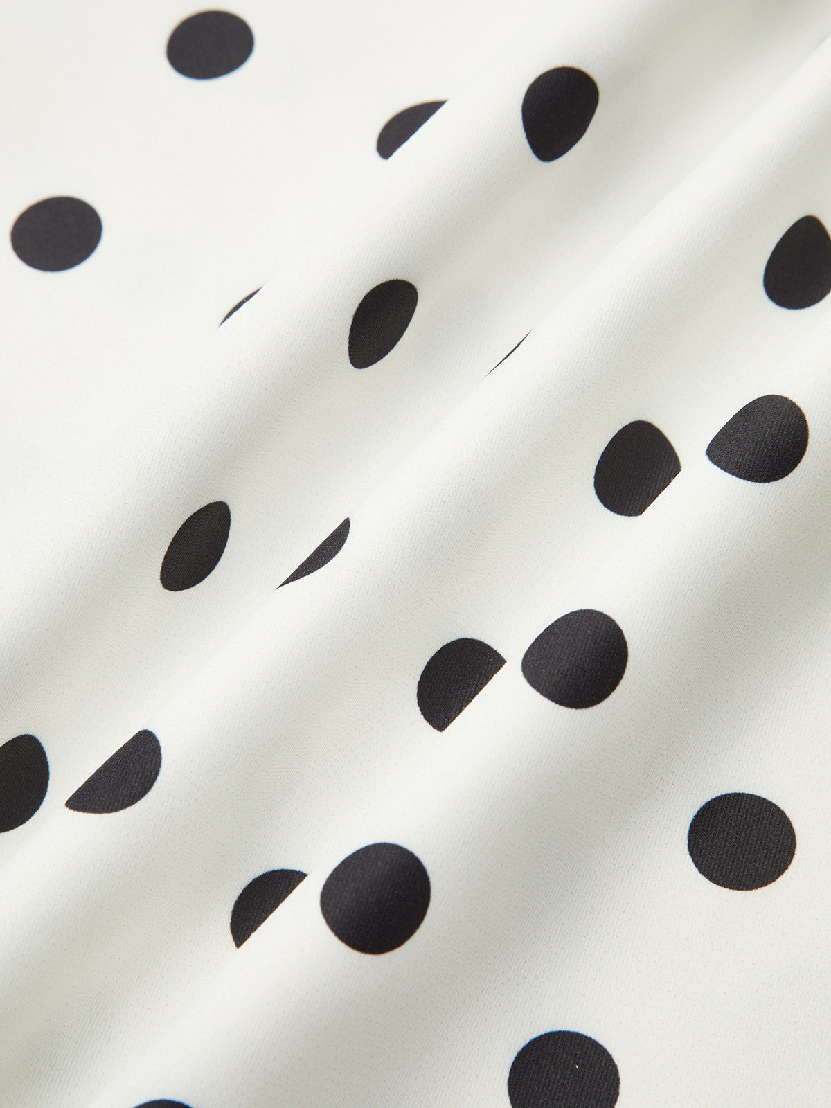 Robe caraco à pois et dentelle