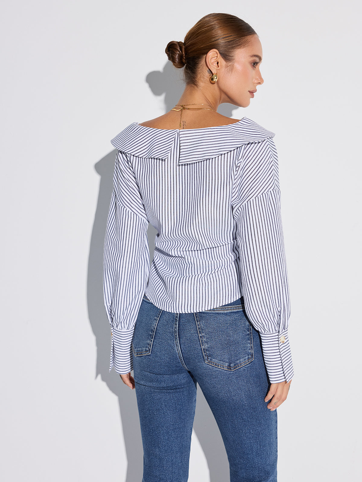 Chemise boutonnée à rayures et patte de boutonnage asymétrique