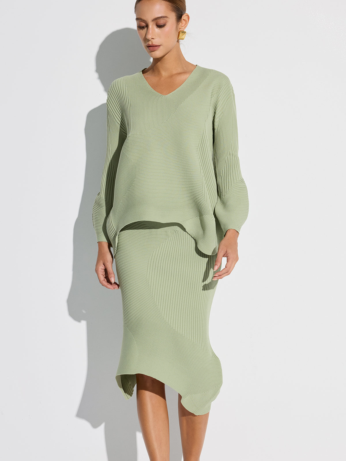 Pull en maille texturé à col en V et ourlet asymétrique