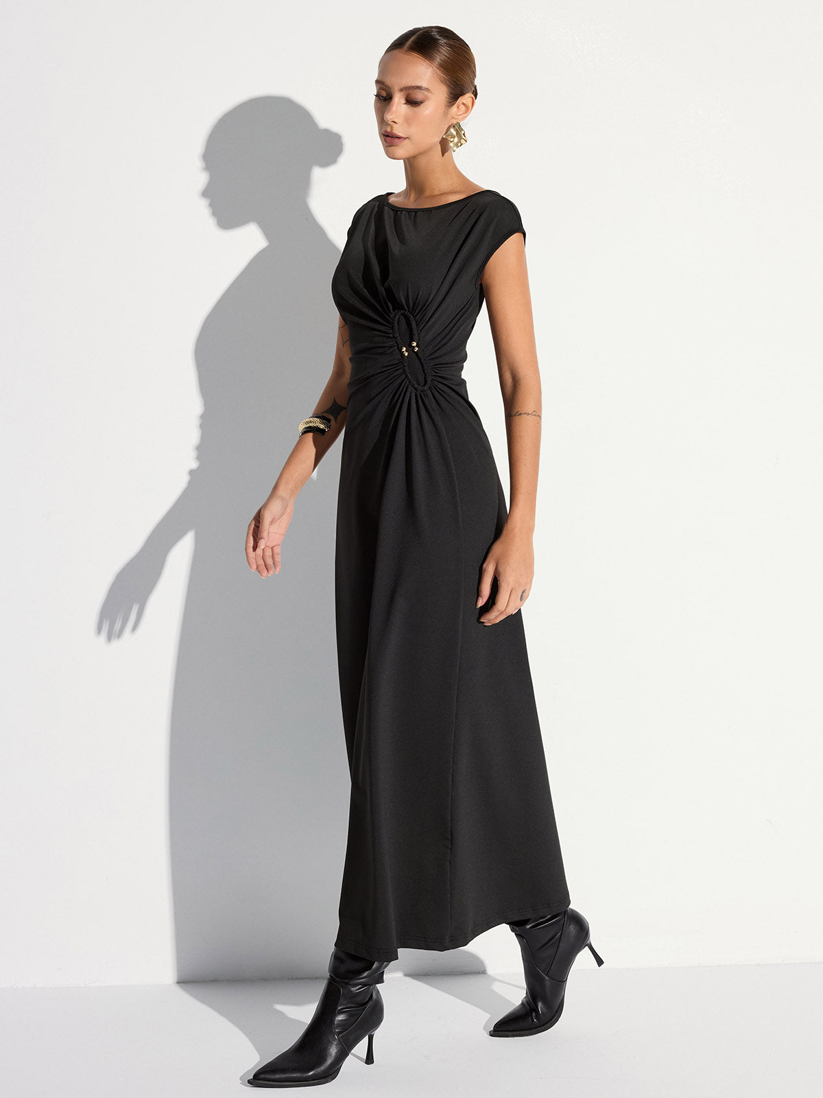 Robe longue dos nu froncée à manches courtes