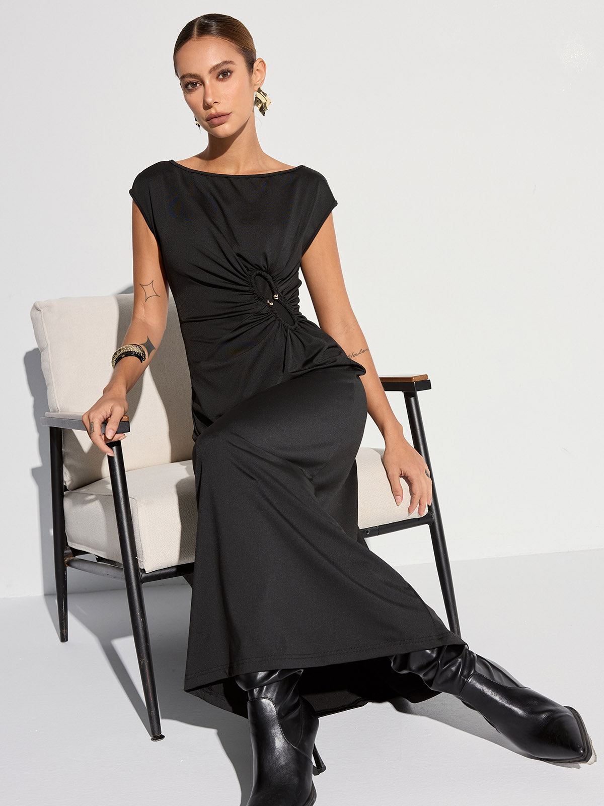 Robe longue dos nu froncée à manches courtes