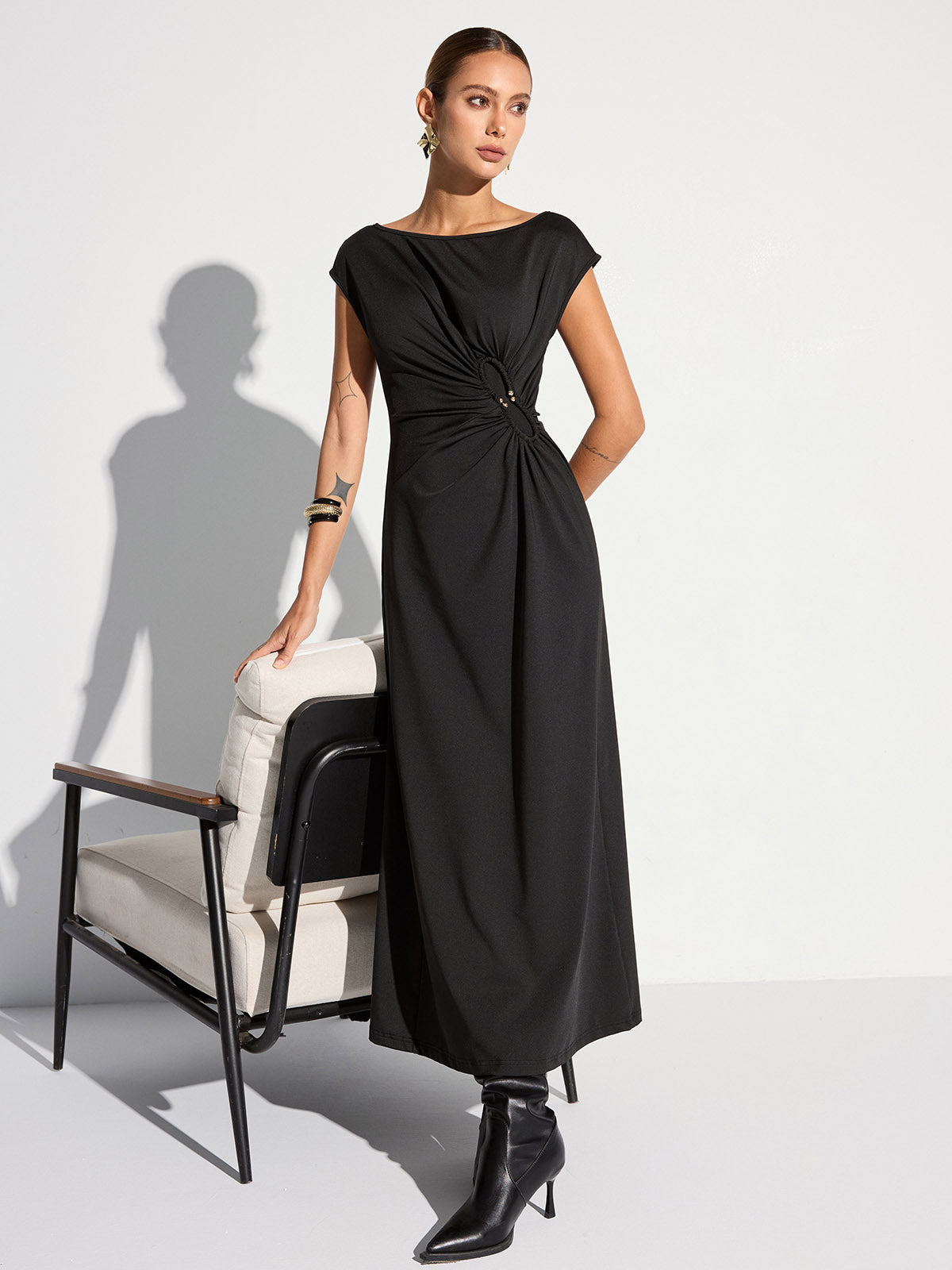 Robe longue dos nu froncée à manches courtes