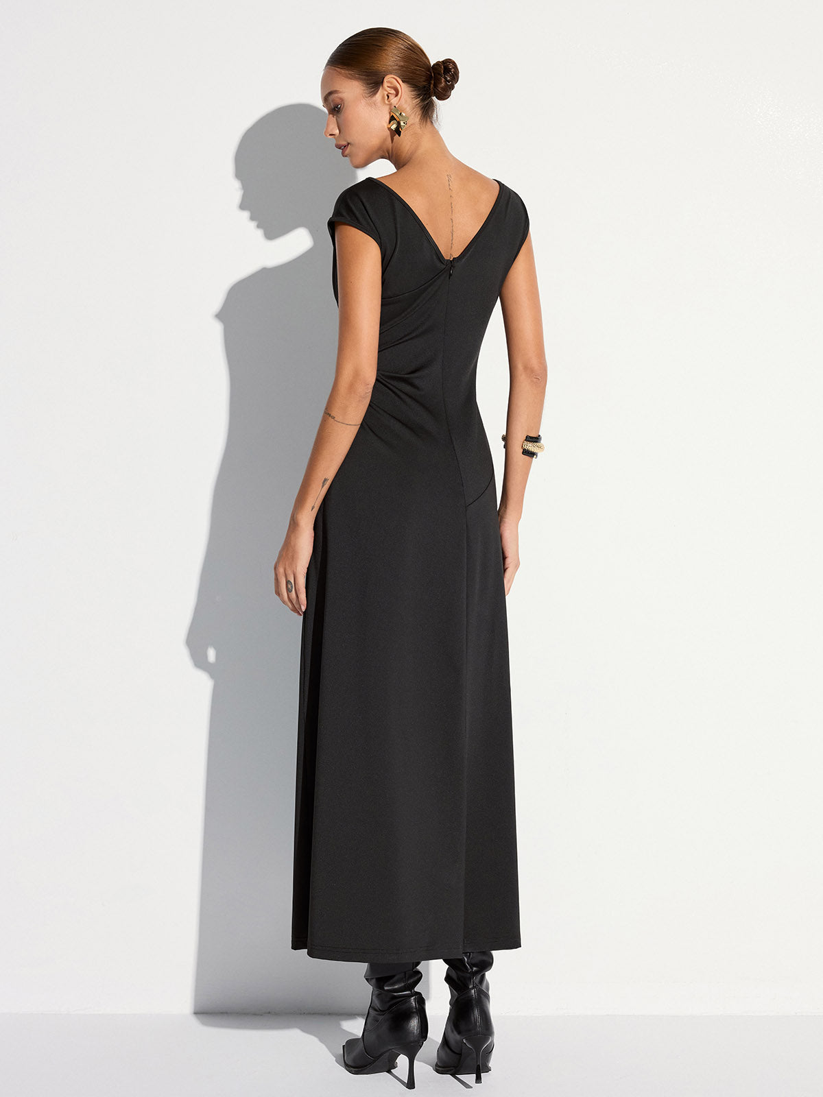 Robe longue dos nu froncée à manches courtes