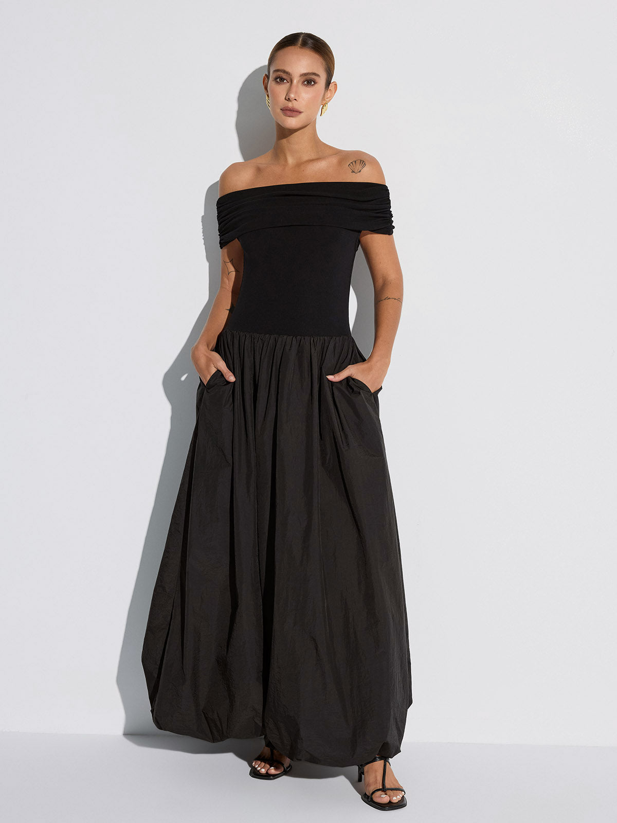 Robe longue à épaules dénudées avec poches