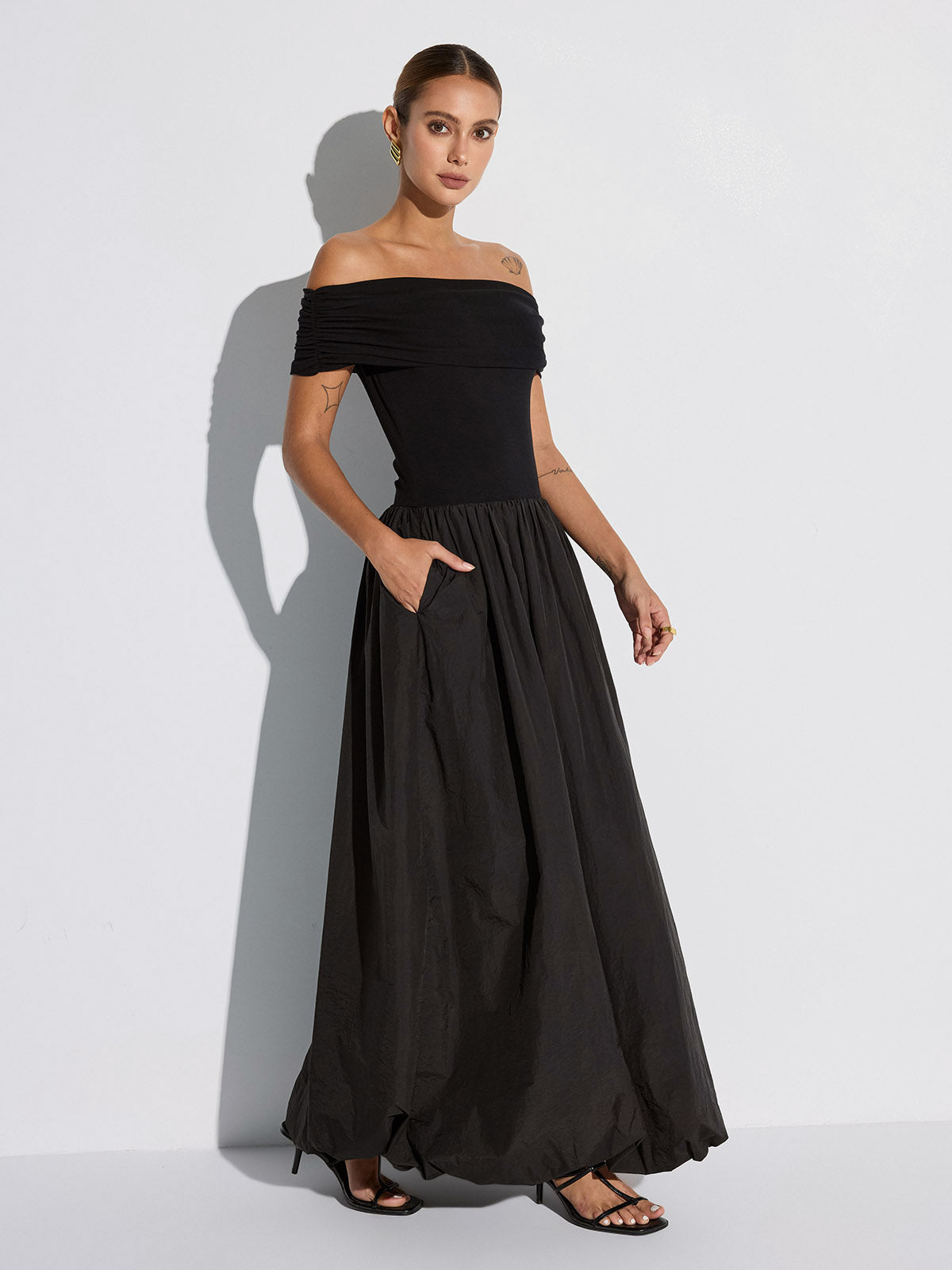 Robe longue à épaules dénudées avec poches