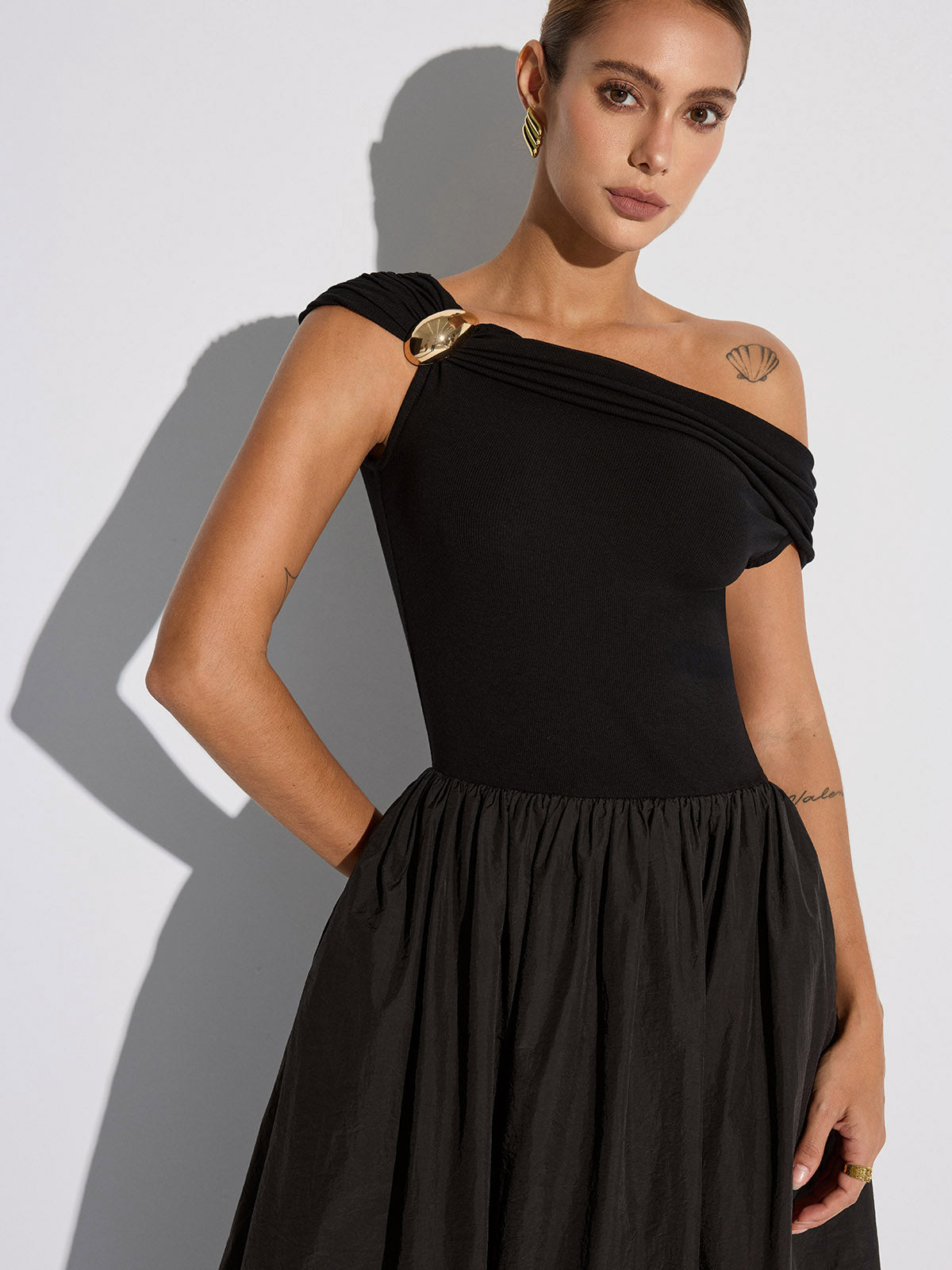 Robe longue à épaules dénudées avec poches