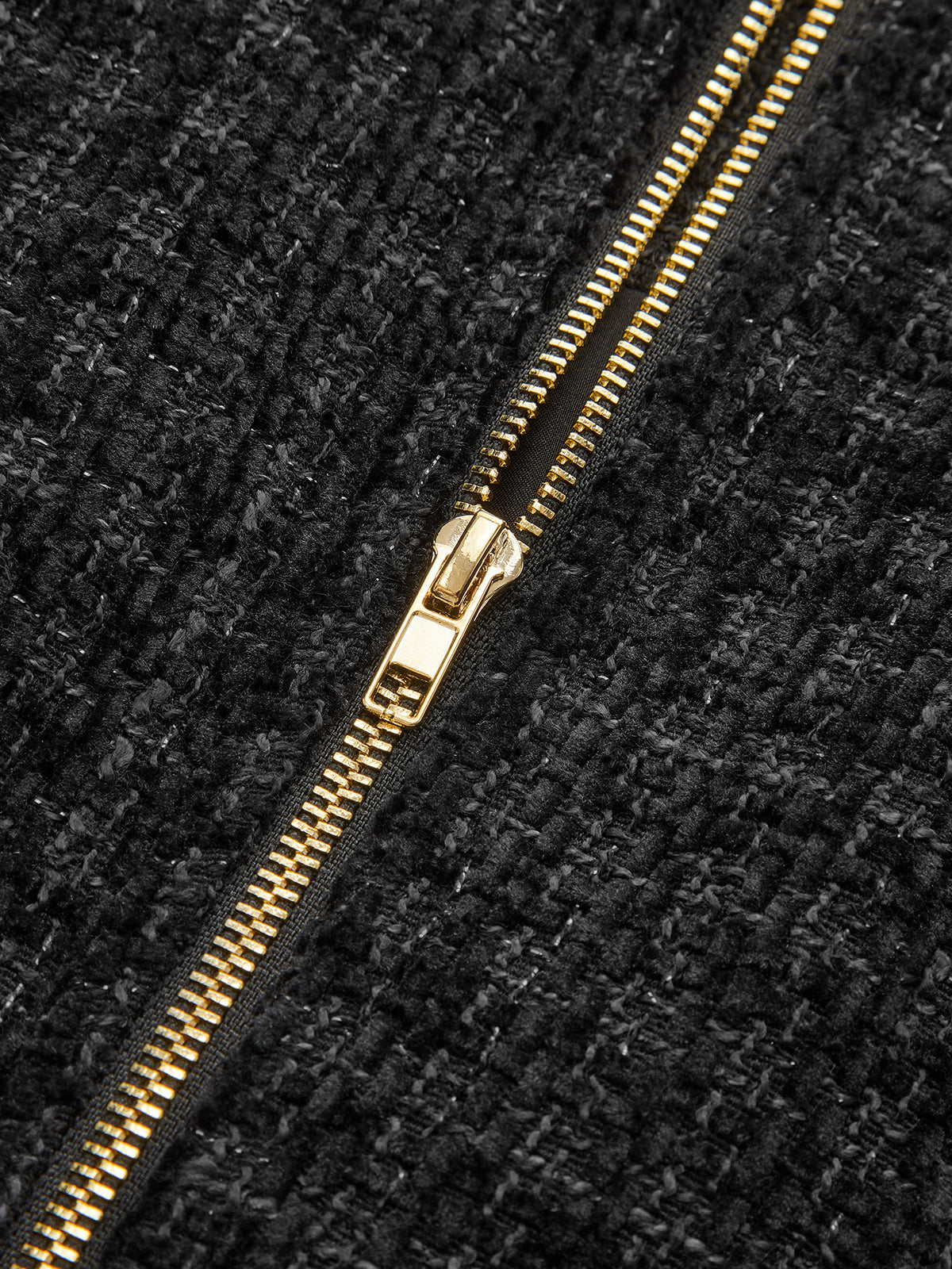 Robe mini sans manches en tweed à détail chaîne