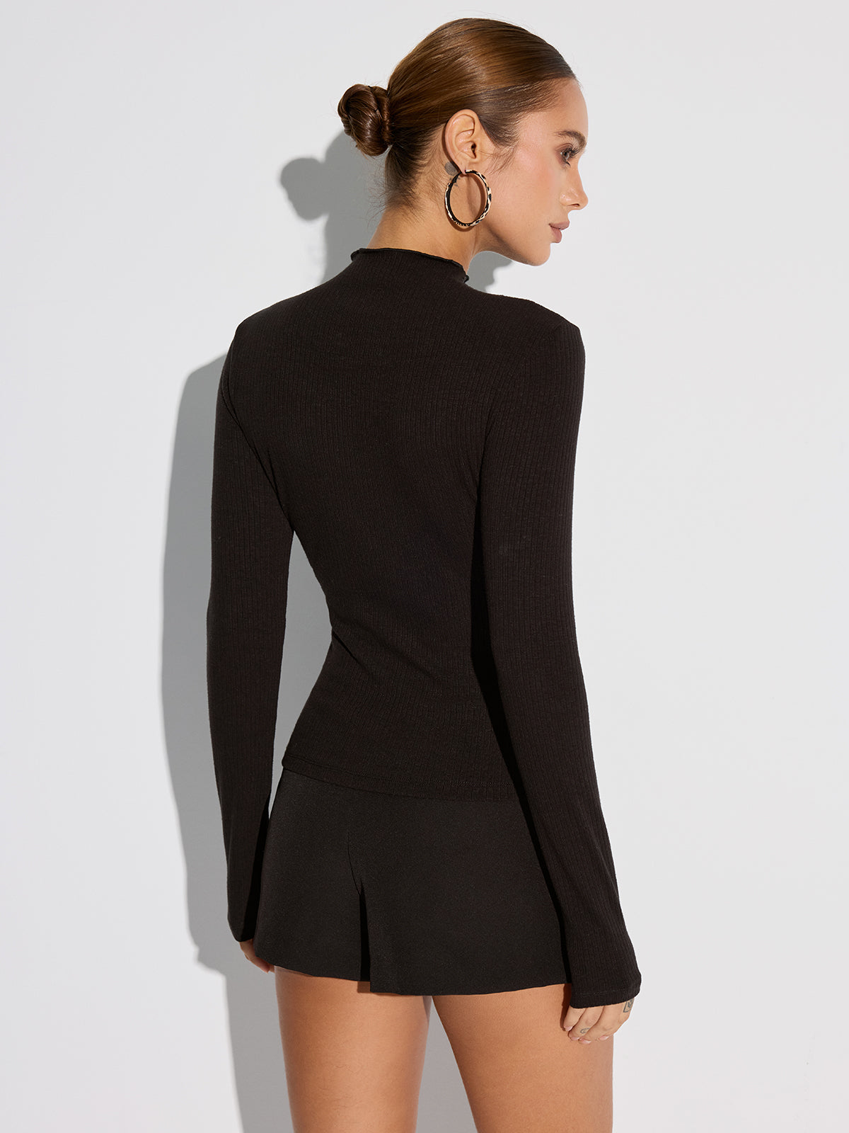 Gerippte Bluse mit transparenter Mesh-Halslinie