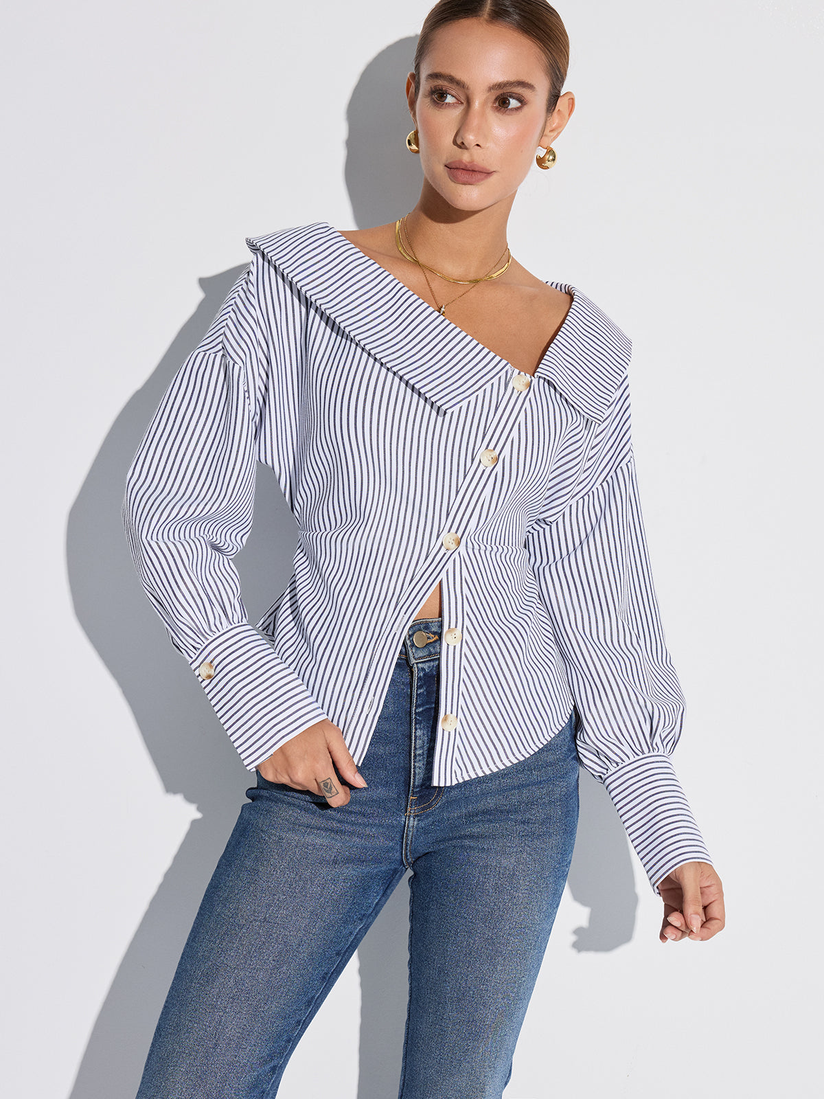 Chemise boutonnée à rayures et patte de boutonnage asymétrique
