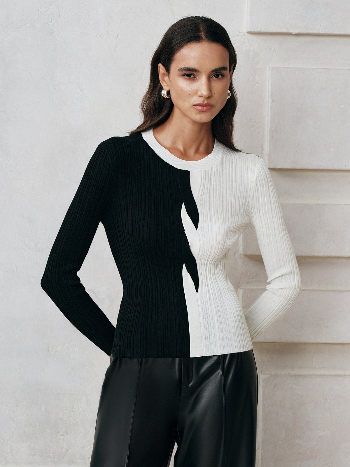 Asymmetrischer Color-Block-Rippstrickpullover