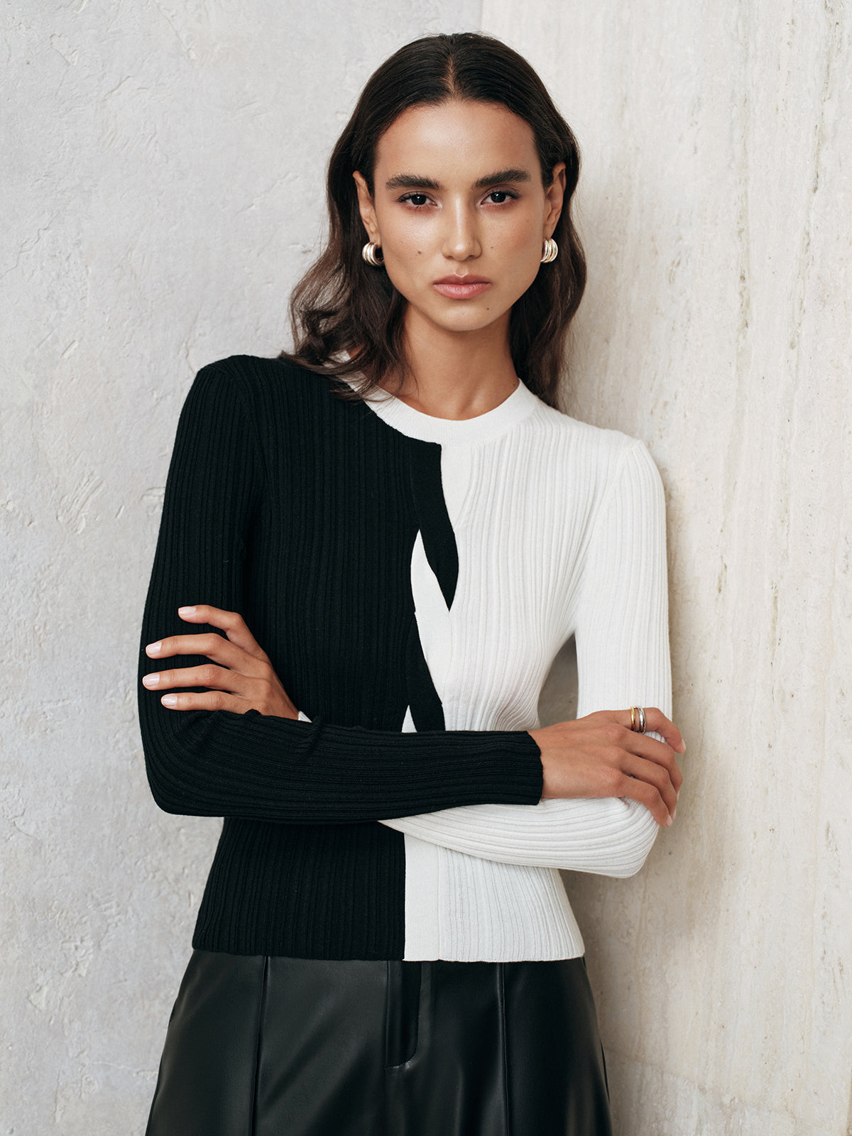 Asymmetrischer Color-Block-Rippstrickpullover