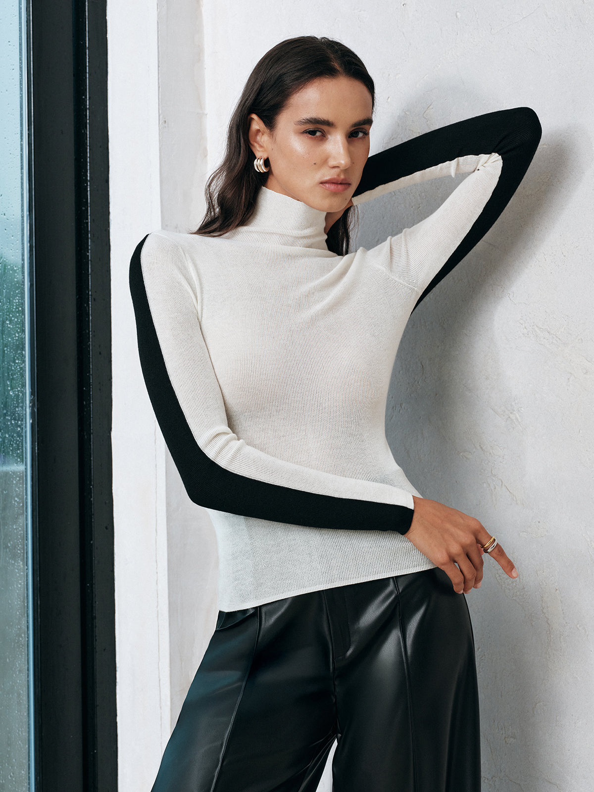 Color-Block Wool Blend Turtleneck Knit Top