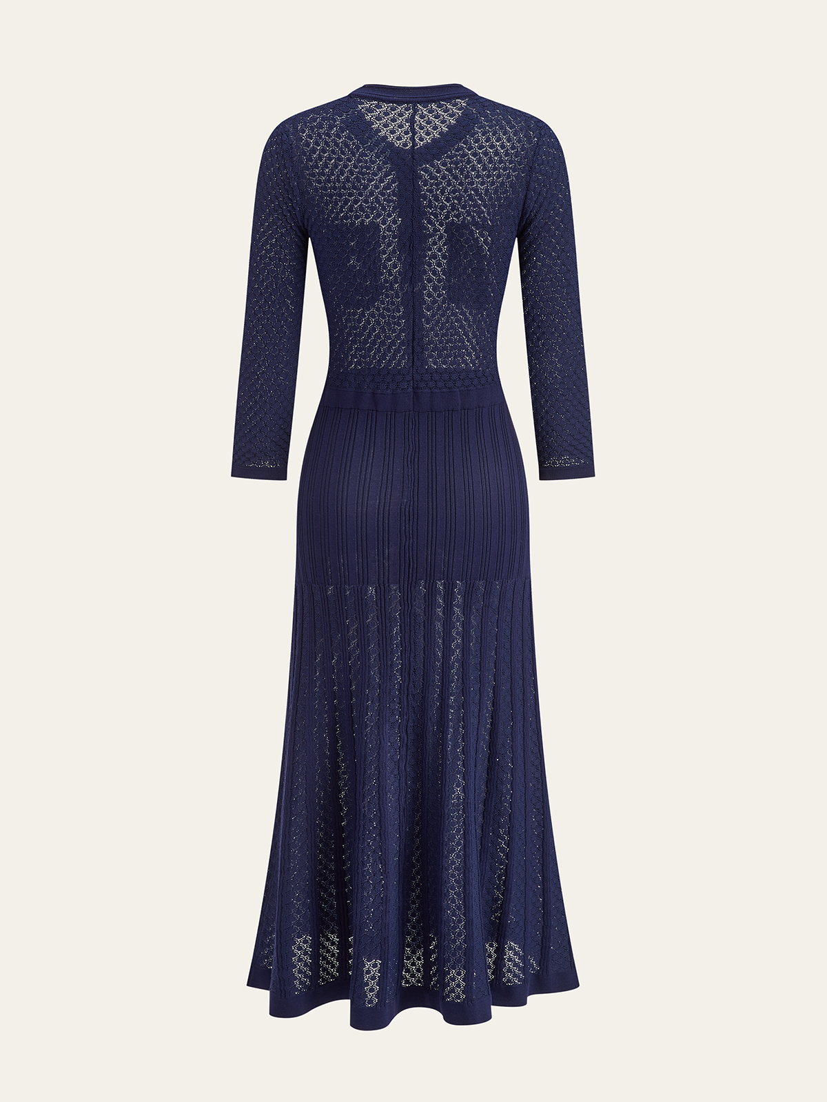 Robe longue en tricot transparent boutonnée