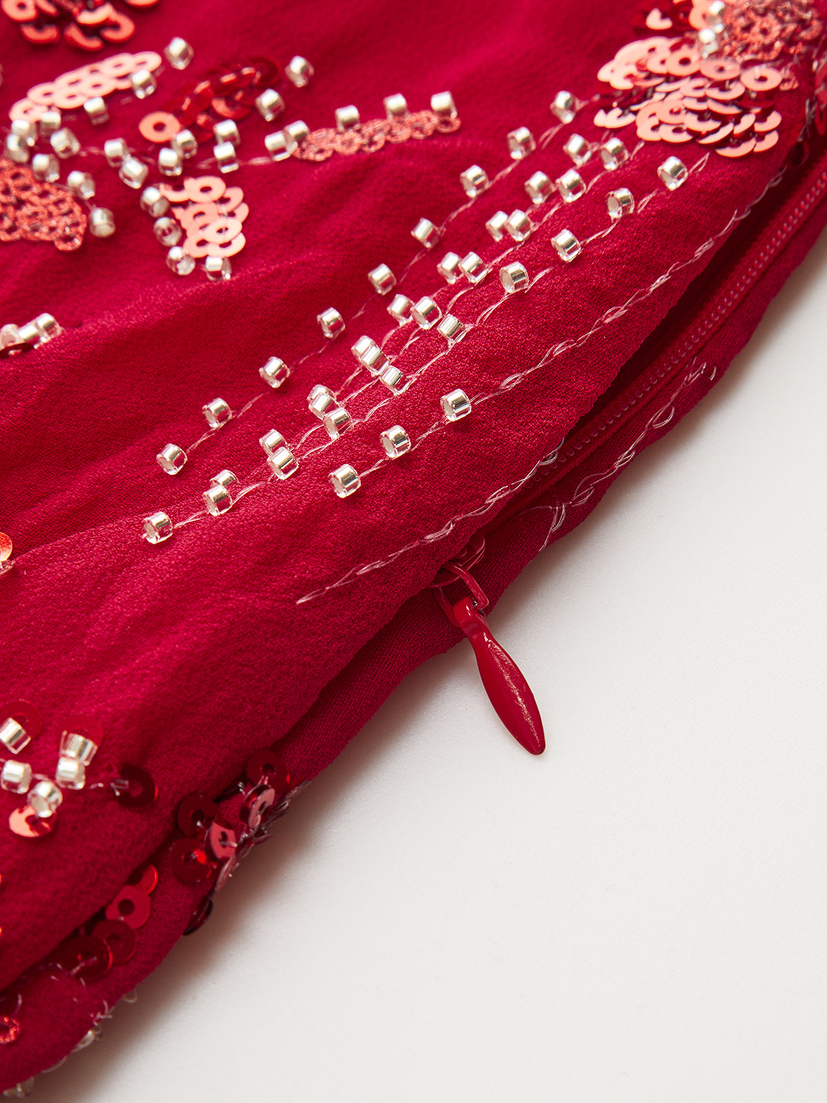 Neckholder-Maxikleid mit Paillettenstickerei und freiem Rücken