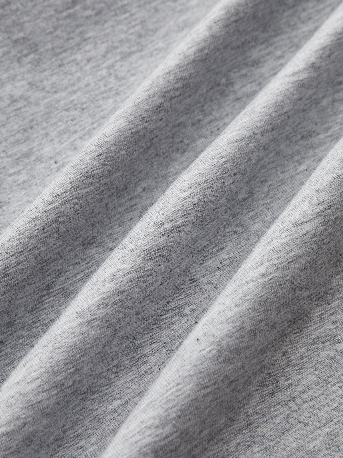 Ein-Schulter-Sweatshirt mit Raffungen und Drapierung