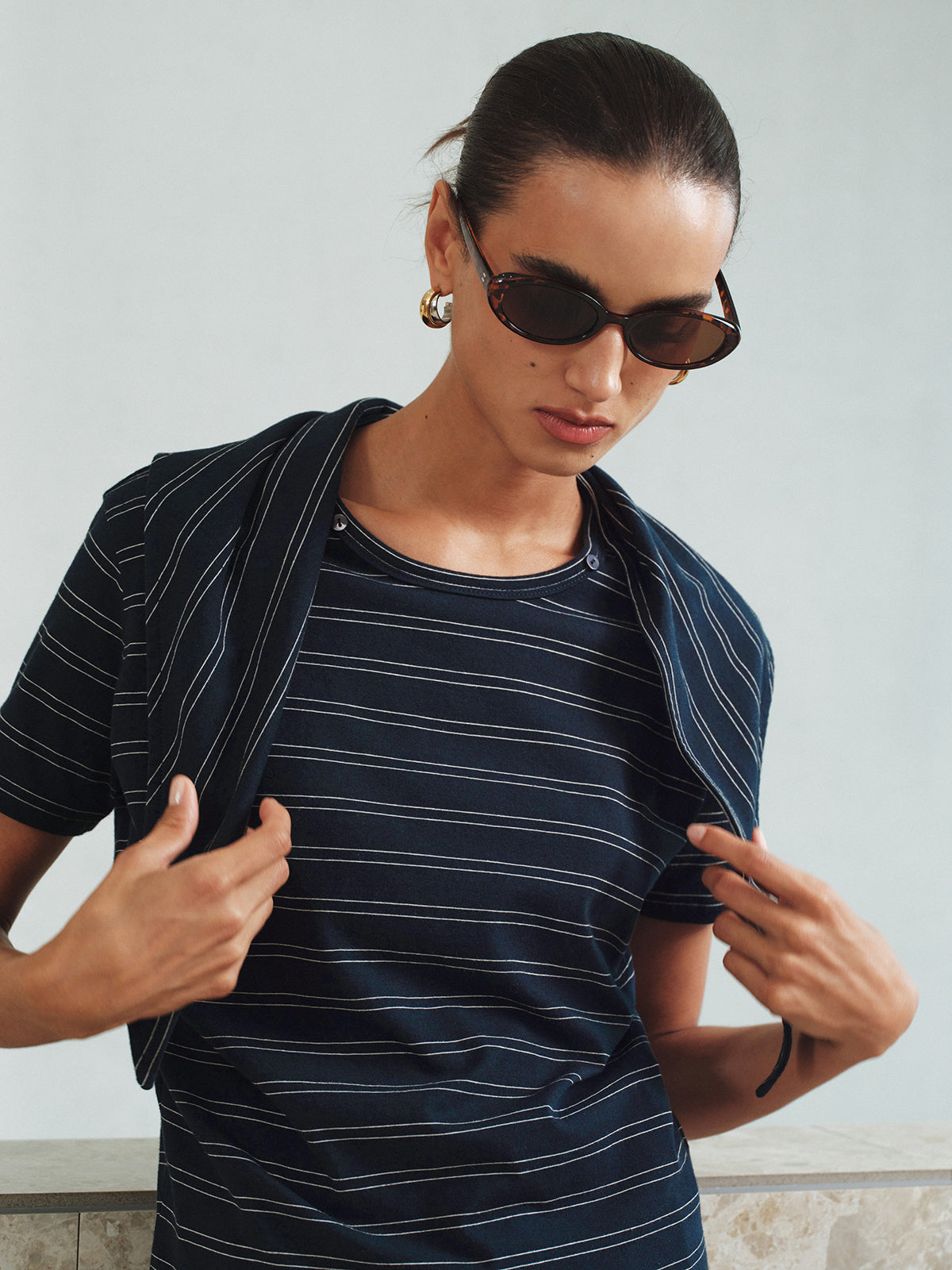 Gestreiftes T-Shirt mit abnehmbarem Schalkragen