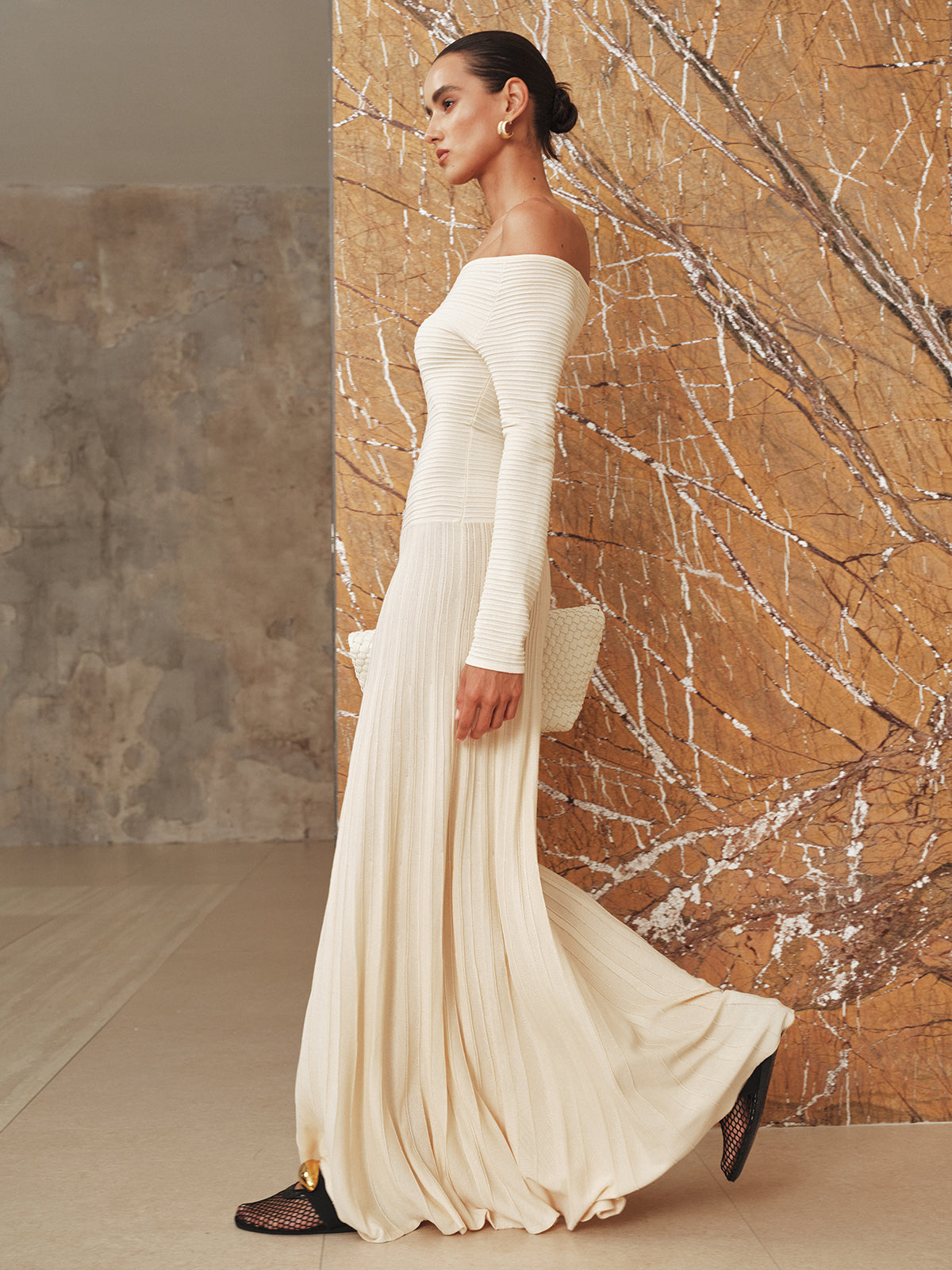 Robe longue en tricot texturé à épaules dénudées