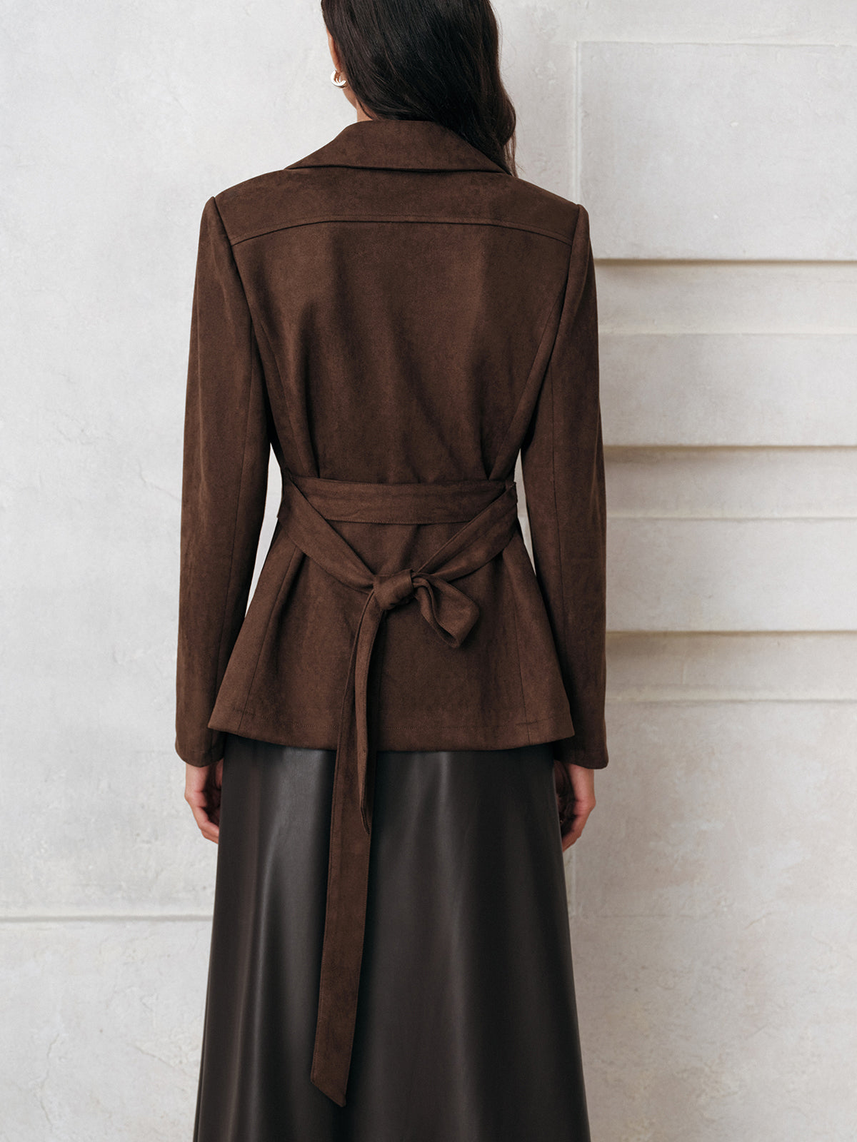 Doppelreihige Wildlederimitat-Jacke mit Gürtel