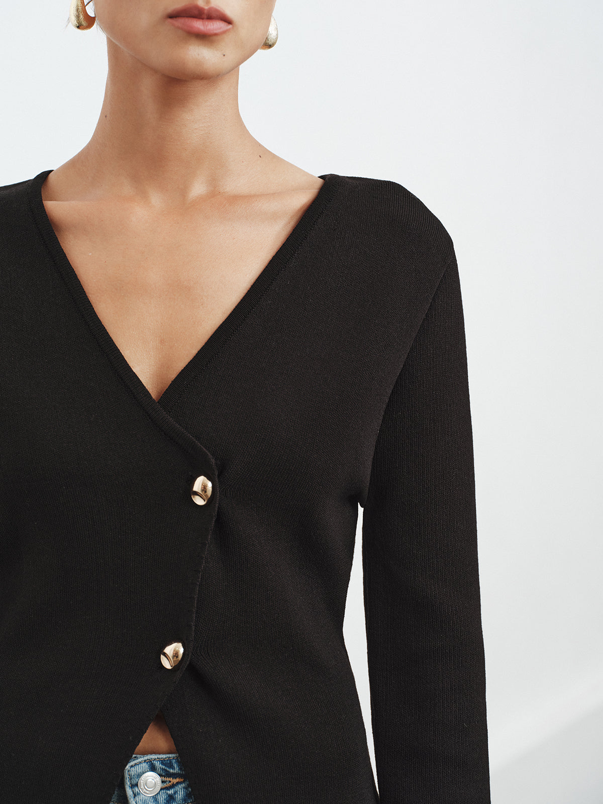 Asymmetrische Strickjacke mit Knopfleiste