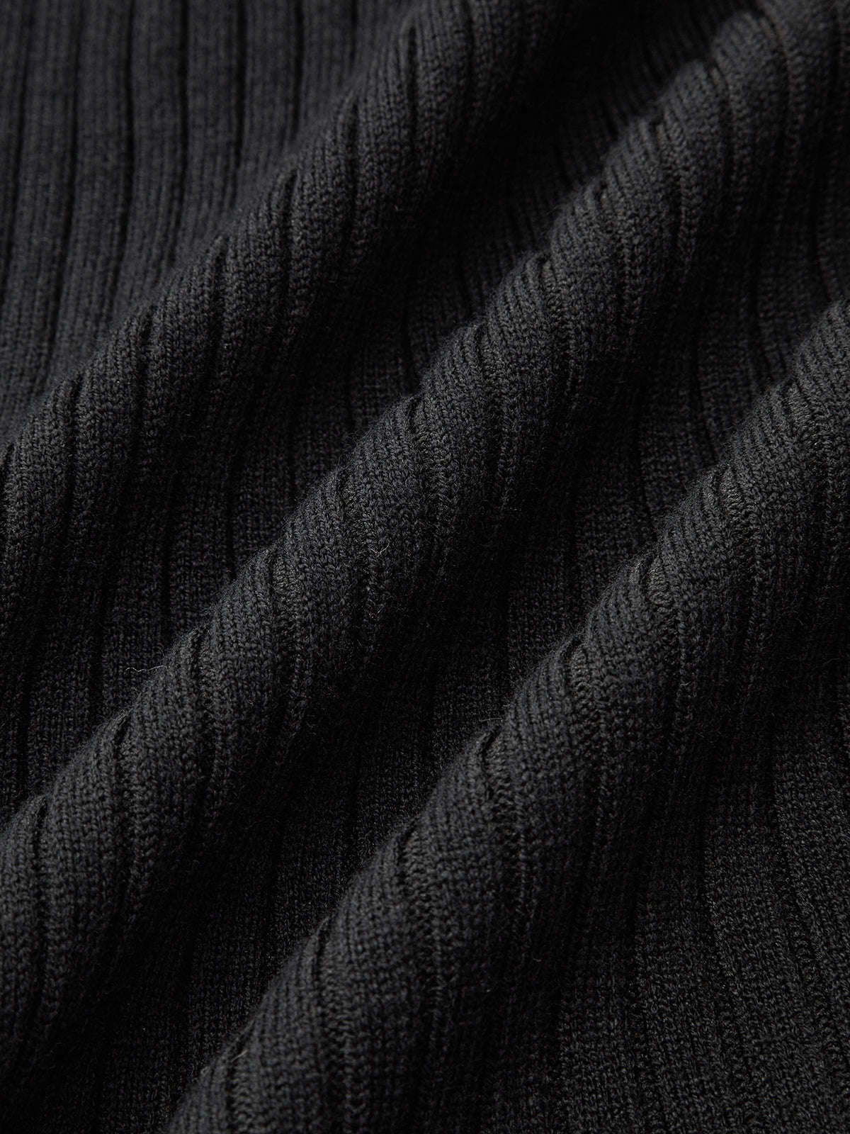 Midi-Strickkleid mit Rüschenkragen in Kontrastfarbe