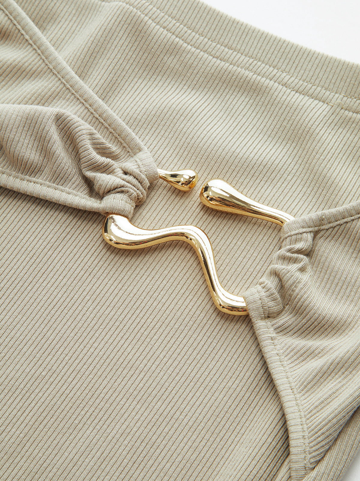 Maxirock mit Metallschnalle und elastischem Bund