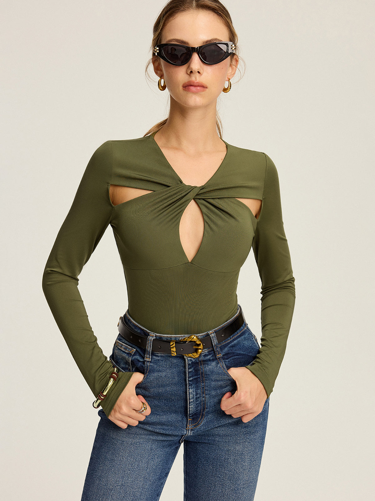 Langärmlige Bluse mit Cut-Out und Twist-Detail