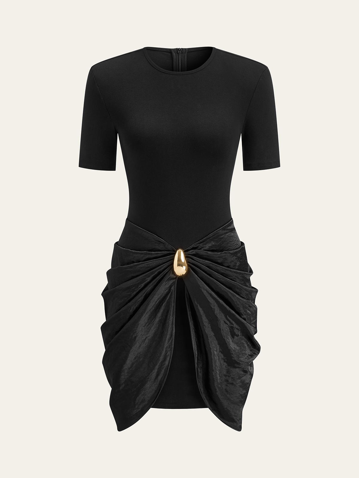 Kurzärmeliges Kleid mit Raffungen und Metallschnalle